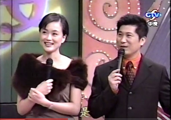 20多年前，高怡平與胡瓜主持《非常男女》紅透半片天，之後與阿亮搭檔的《快樂星期天》也是收視保證。（翻攝自YouTube）