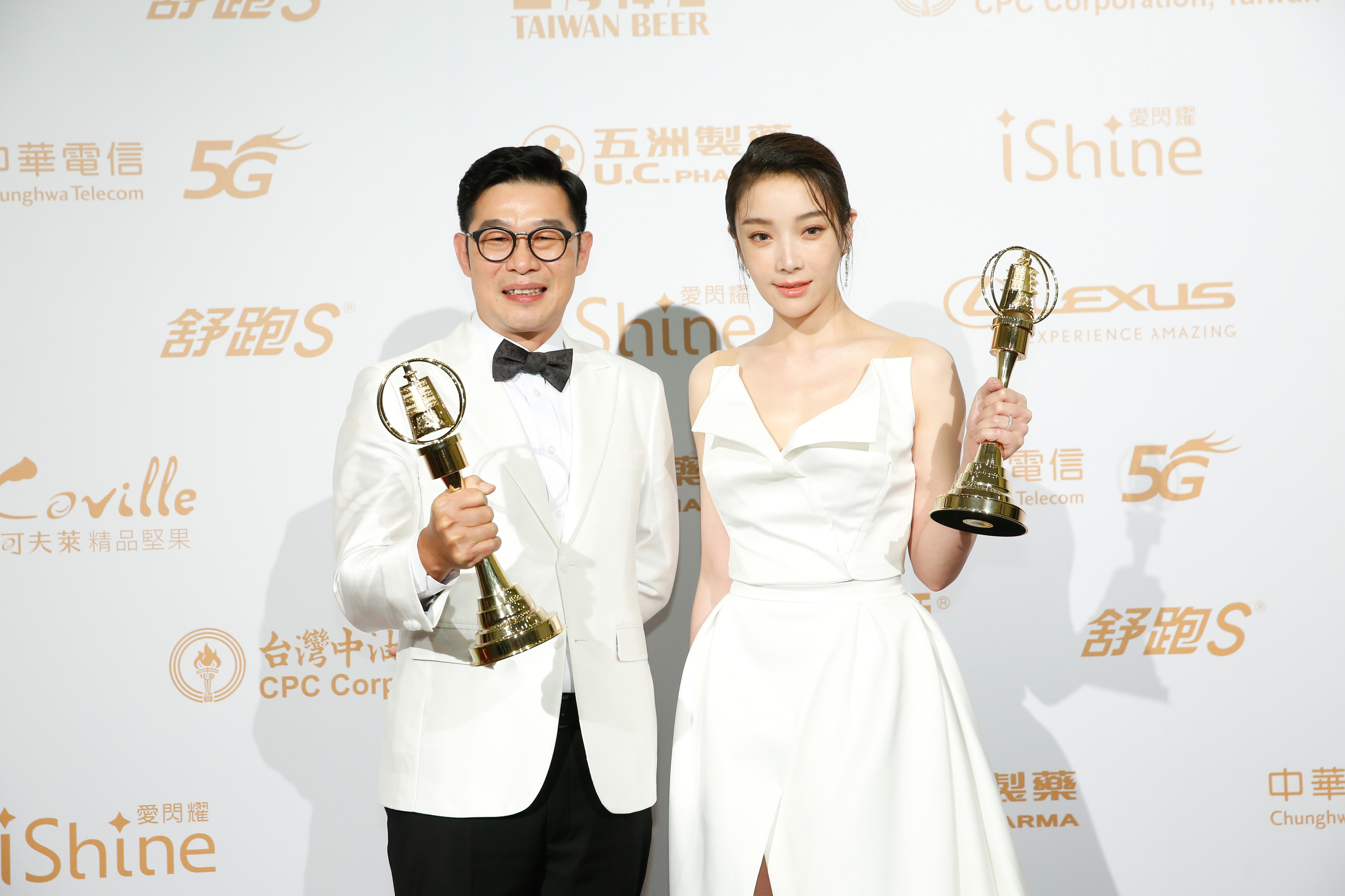 馬力歐（左）、蔡淑臻（右）分別奪下戲劇節目男、女配角獎。