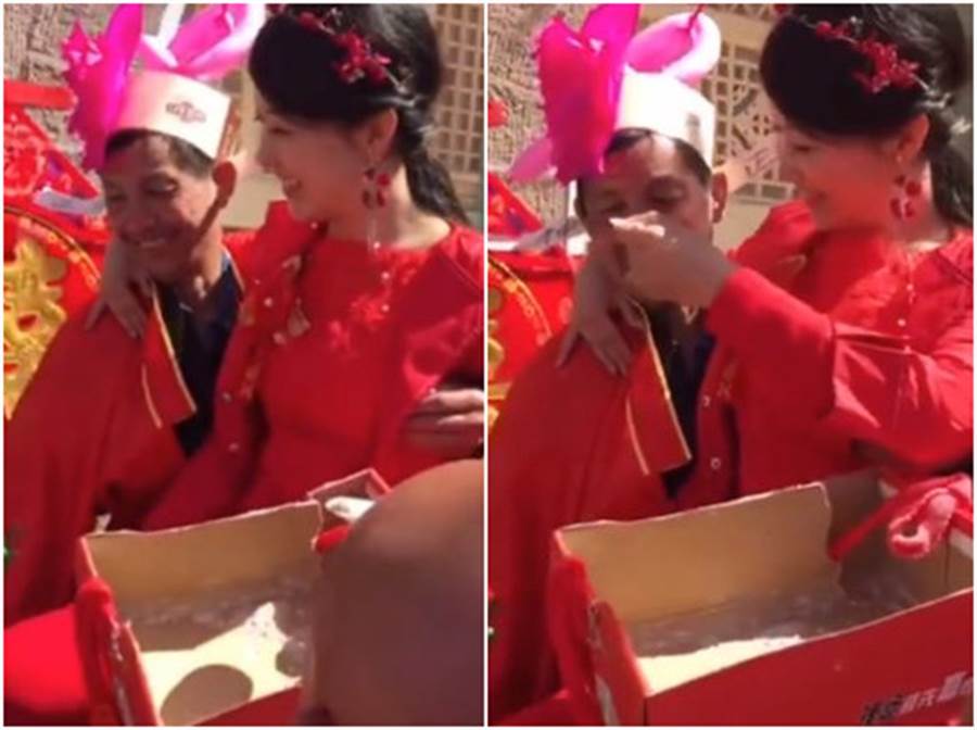 中國大陸又傳出低俗婚鬧，公公在婚禮中直接用手觸碰媳婦胸部，兩人還當眾講起了黃色笑話。（翻攝自瘋狂匹夫微博）