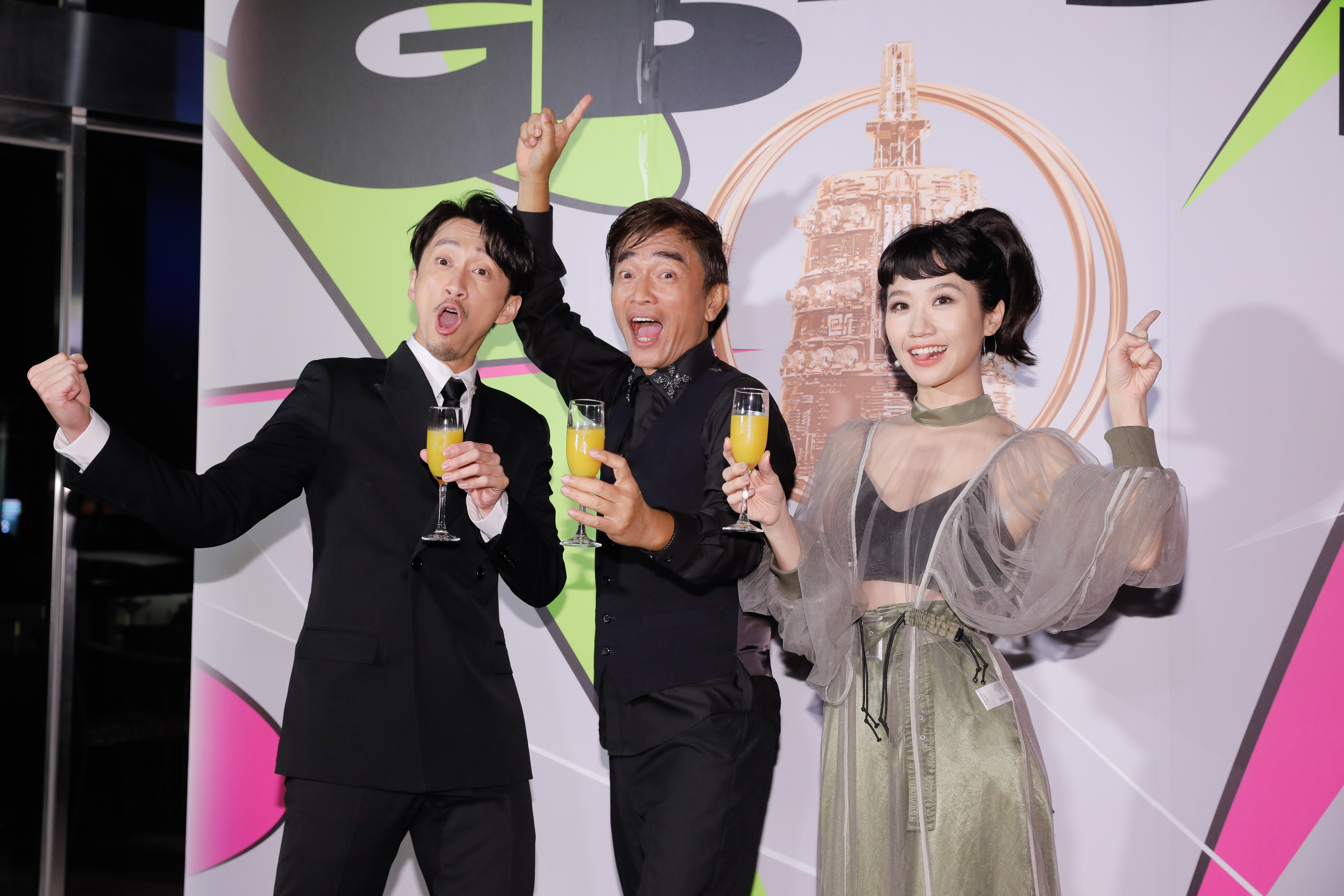 吳宗憲、Lulu、陳漢典主持的《綜藝大熱門》昨晚奪下綜藝節目獎，3人合體慶功。