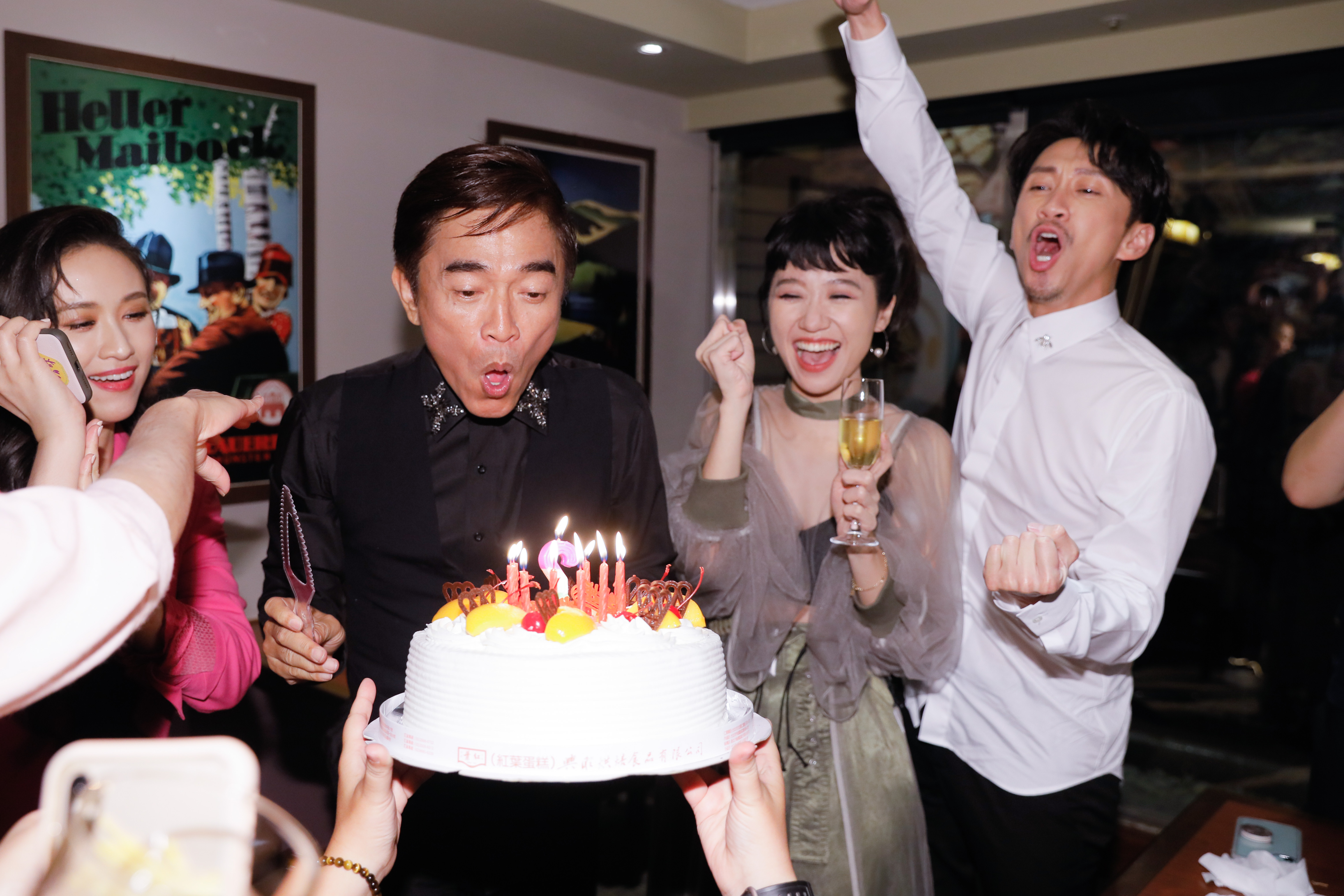 昨晚適逢吳宗憲58歲生日，工作人員送上蛋糕驚喜替他慶生。