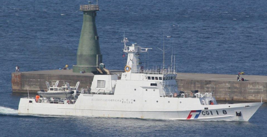 宜蘭蘇澳籍漁船在釣魚台海域遭日方公務船衝撞，海巡署派基隆艦前往救援。（翻攝自海巡署官網）