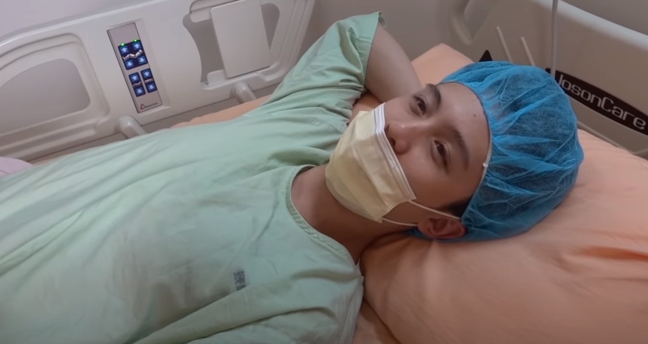 孫安佐住院做手術，全程由女友阿乃掌鏡幫他拍片。（翻攝自YouTube／Sun 孫安佐的頻道 Edward）