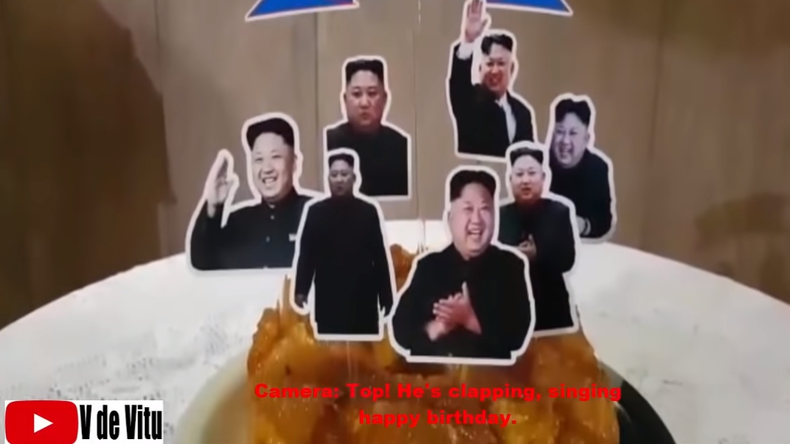 蛋糕上插了7支金正恩的肖像，伊曼紐拉的家人說：「妳看他們在幫妳拍手慶祝生日喔」。（翻攝自YouTube V de Vitu）