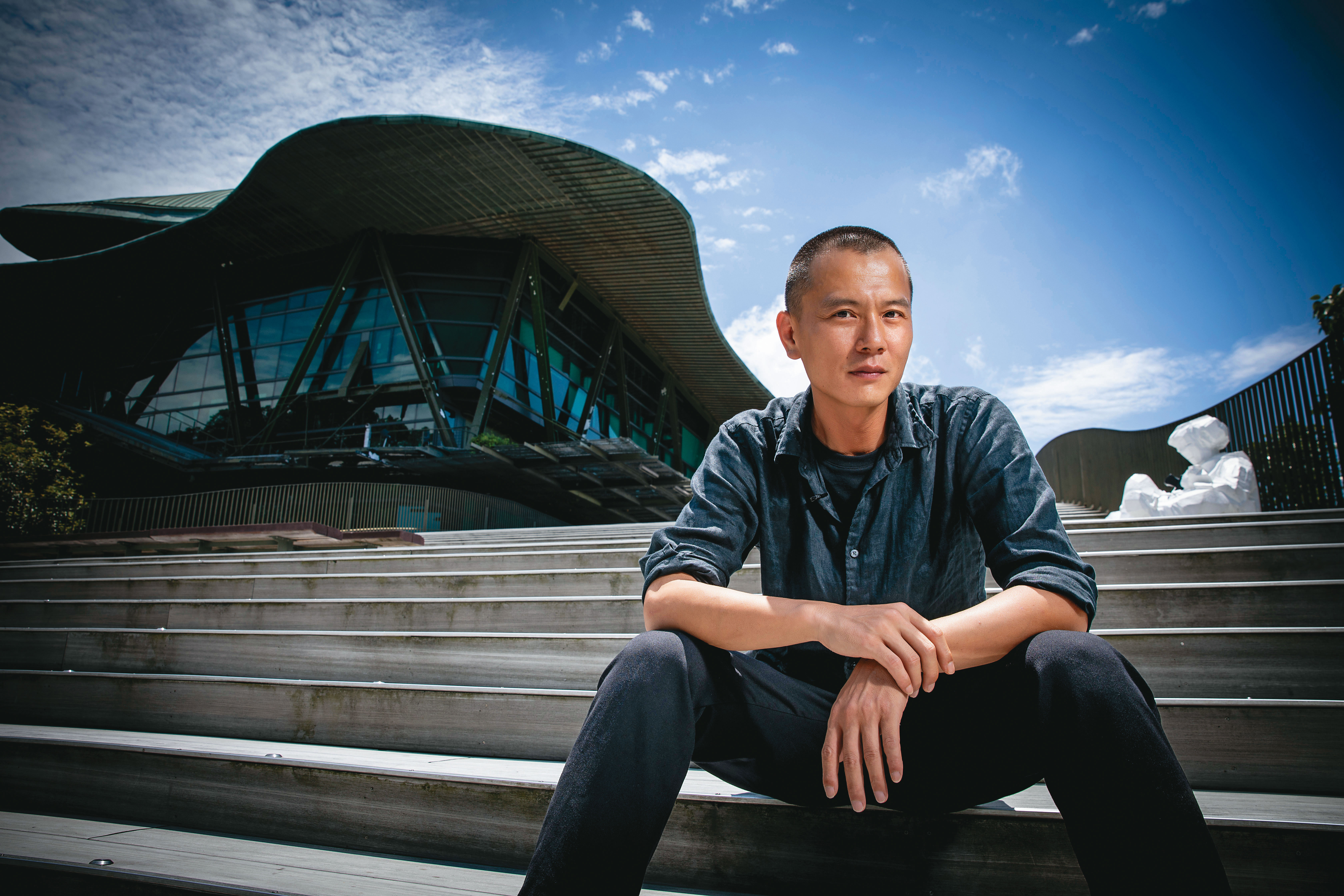 歷經2008年大火，2015年雲門劇場在社會各界幫助下重建完工。這個由林懷民一手打造的王國，如今由鄭宗龍（圖）接手。