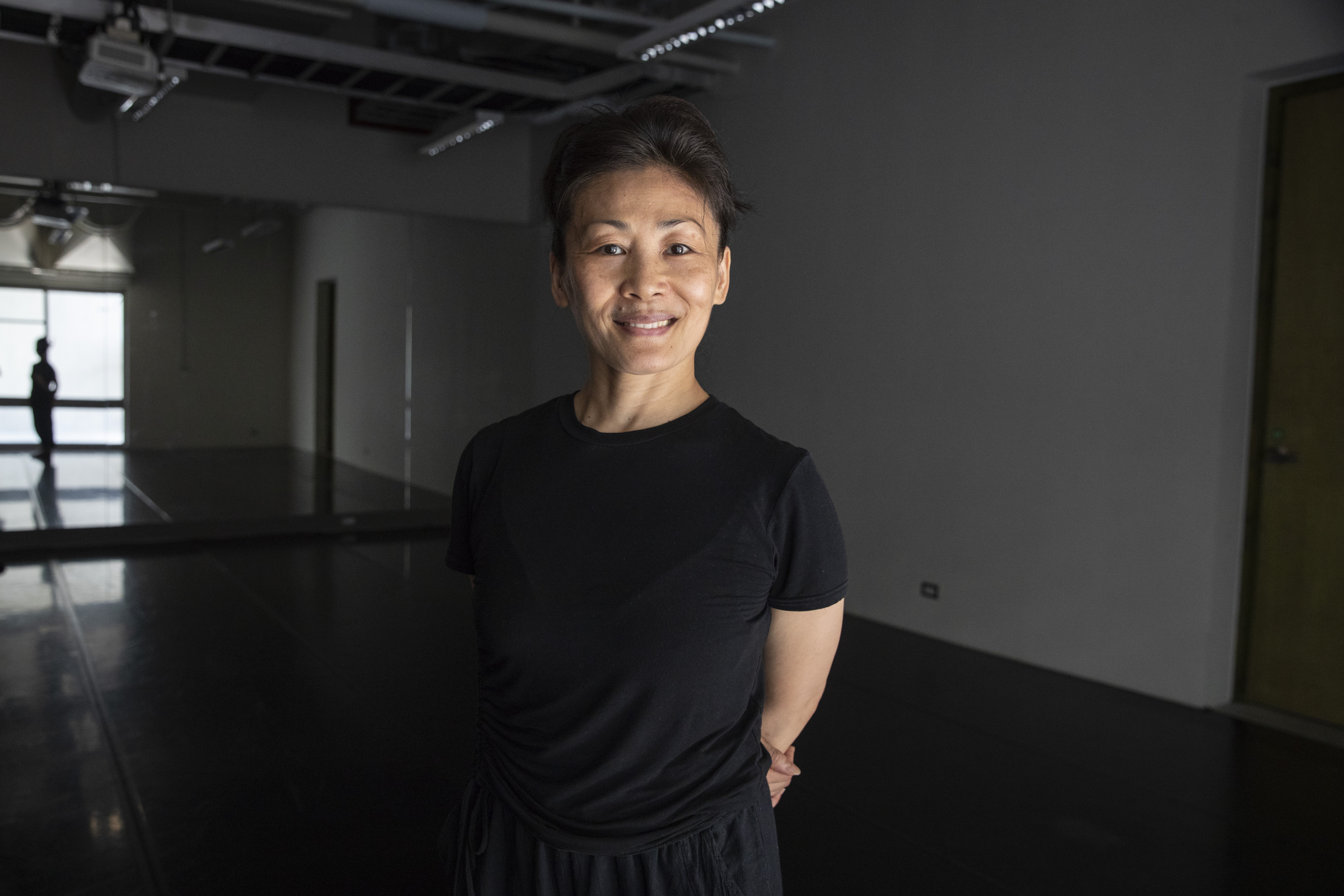 雲門助理藝術總監李靜君認為鄭宗龍接下雲門舞集是很大的承擔，而這來自於他對舞蹈的癡迷。
