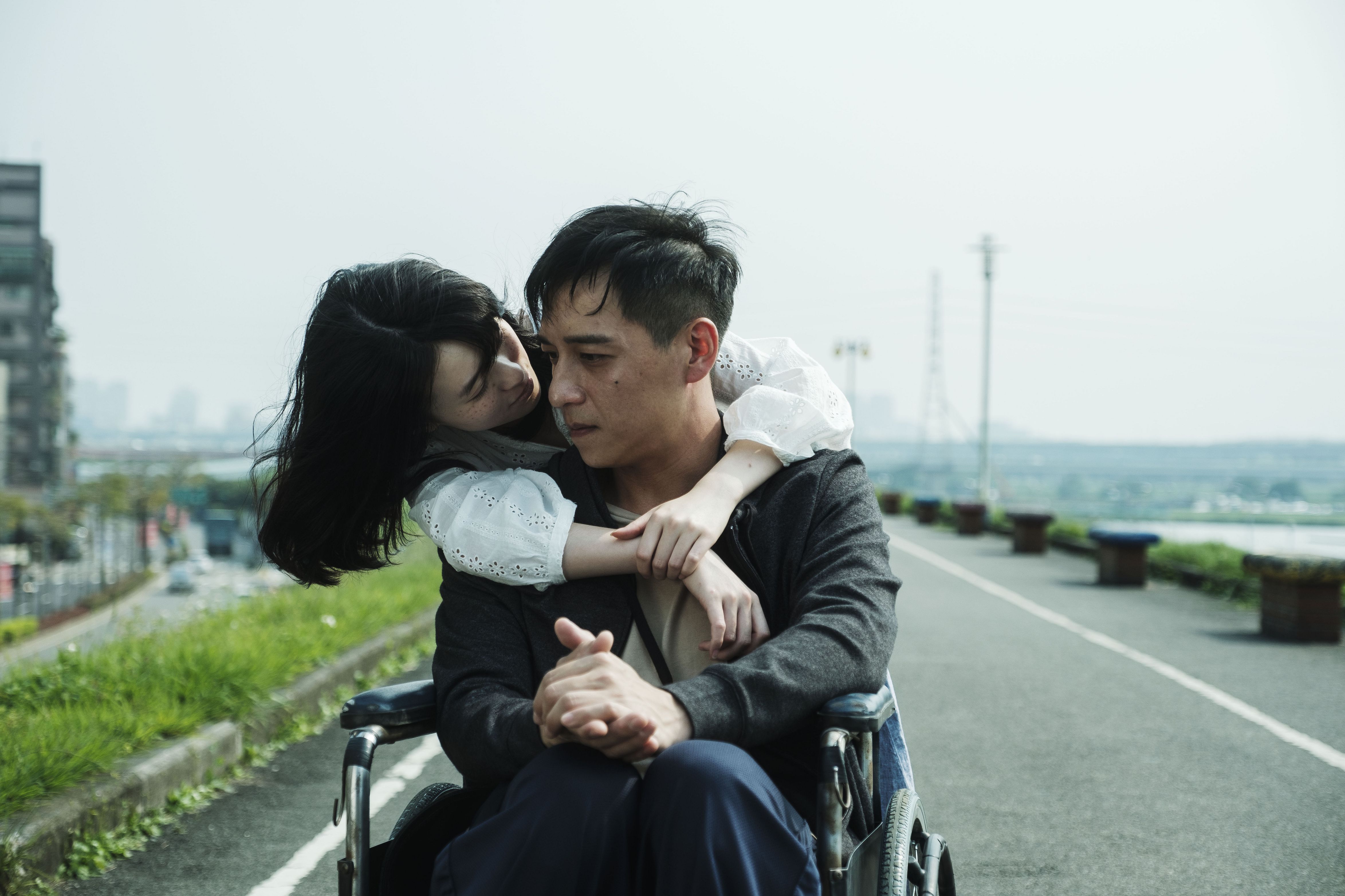 鄭人碩與邱偲琹戲中從性交易關係,逐漸發展出一段刻骨銘心的愛情。(威視提供)
