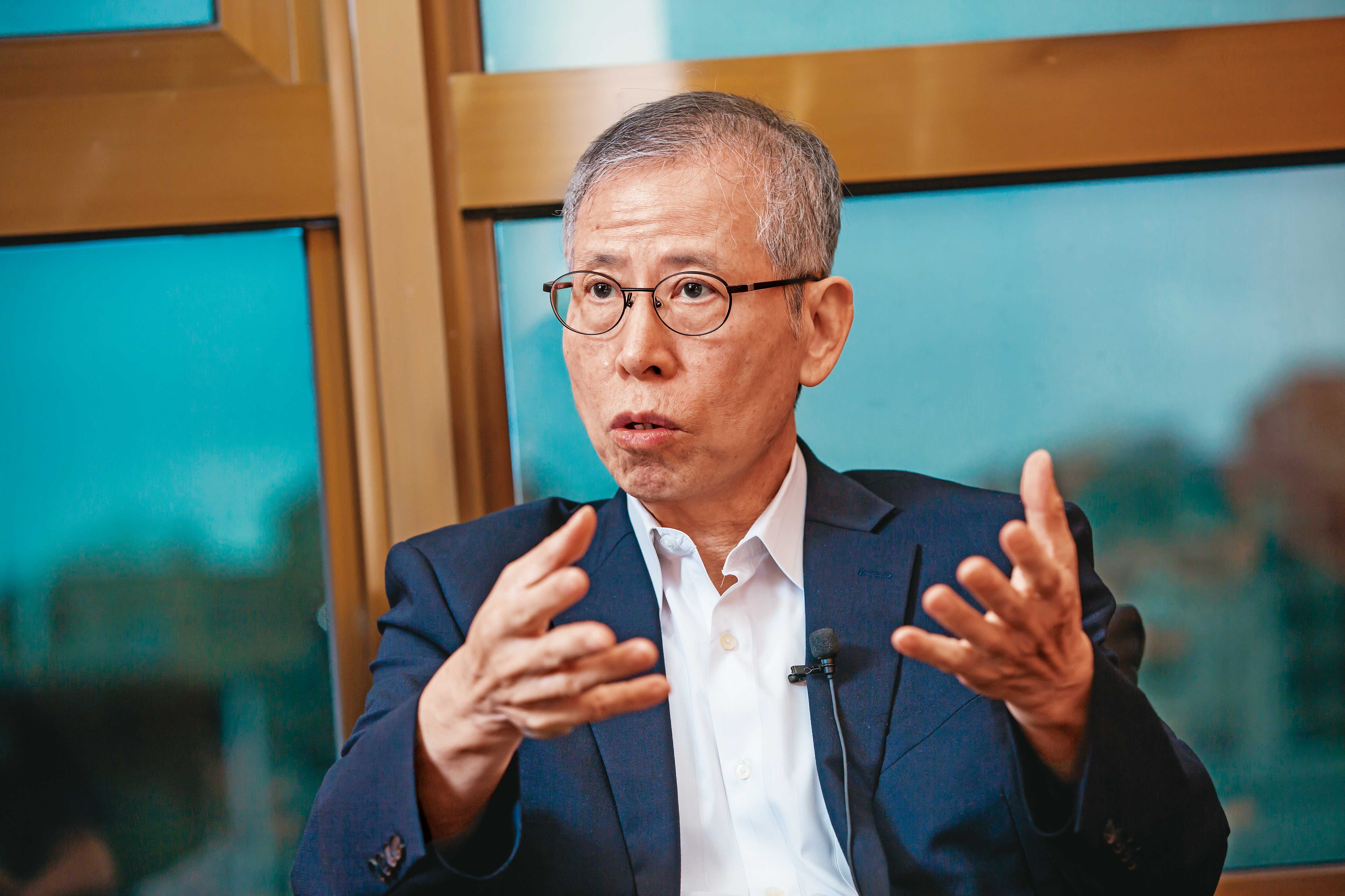 洪傳獻表示，政府為了改善空氣汙染問題，會進一步降低燃煤比重，加上天然氣50％比重太多，核能也不能再用，再生能源比重會再提高。