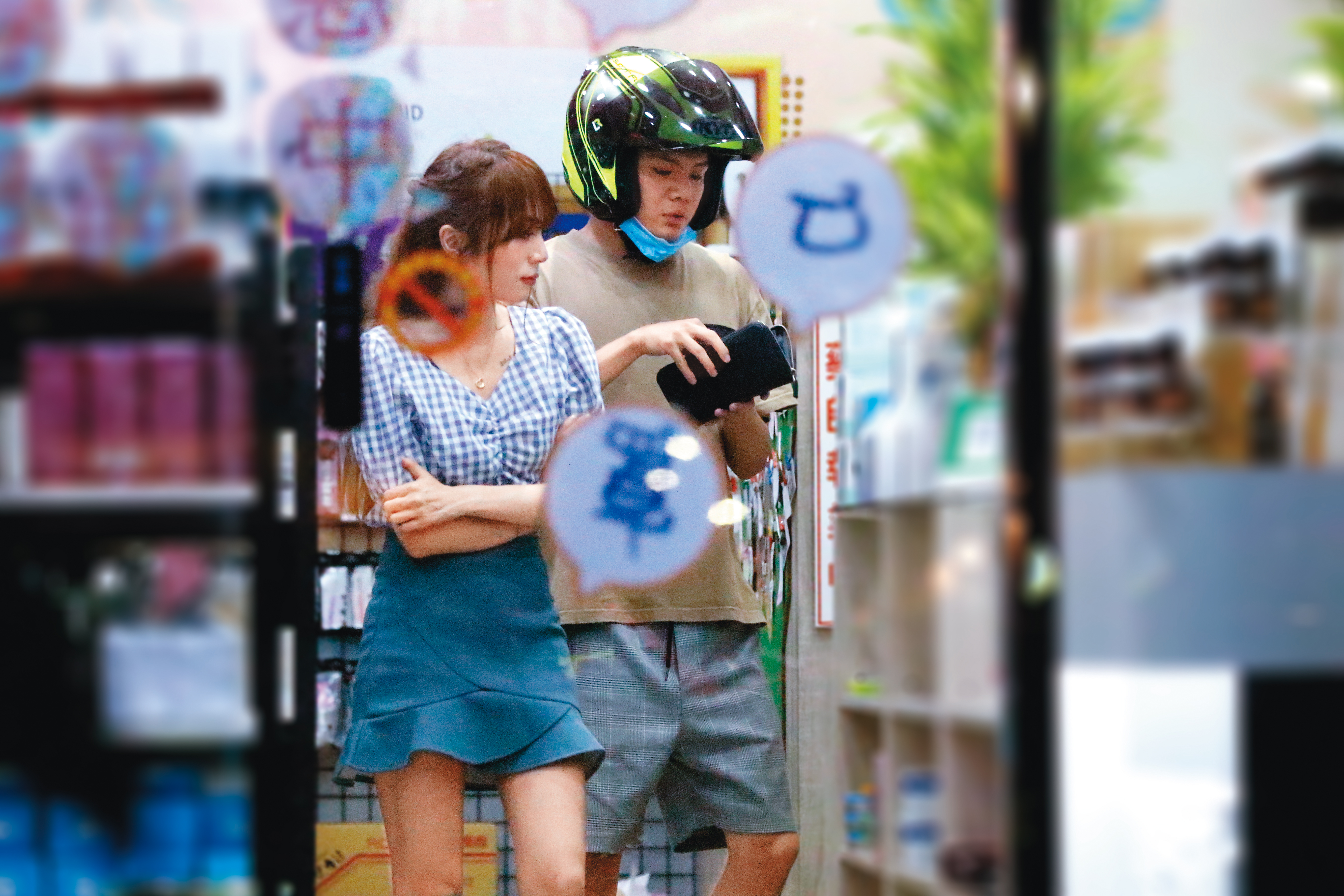 9月14日21：12，當天孫生（後）似乎身體不適，騎車到藥局買藥。