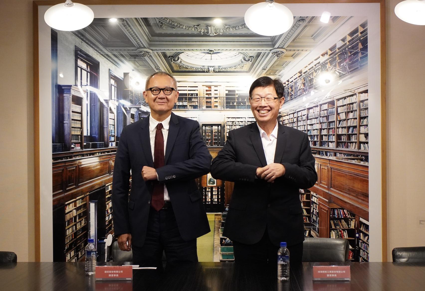 劉揚偉今天傍晚宣布，鴻海正式與國巨展開策略合作。（鴻海提供）