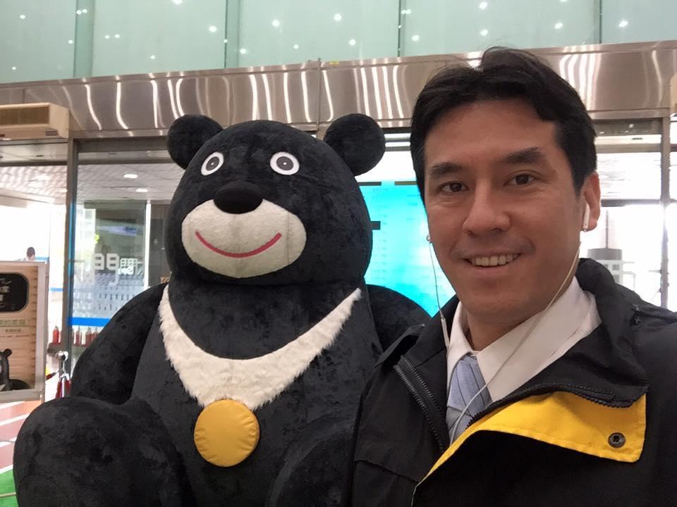 黃暐瀚要政府說清楚現在對美、日的政策到底是什麼。（取自黃暐瀚臉書）