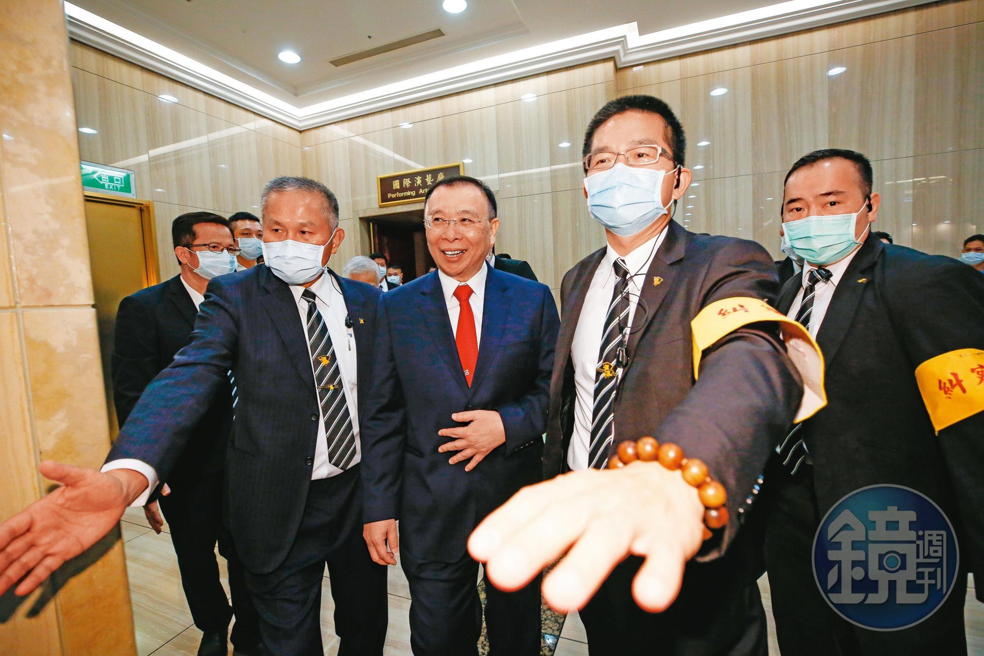謝裕民近年積極在台灣攻城掠地，除了官田鋼等鋼鐵業，還入主台苯、光洋科、友訊。