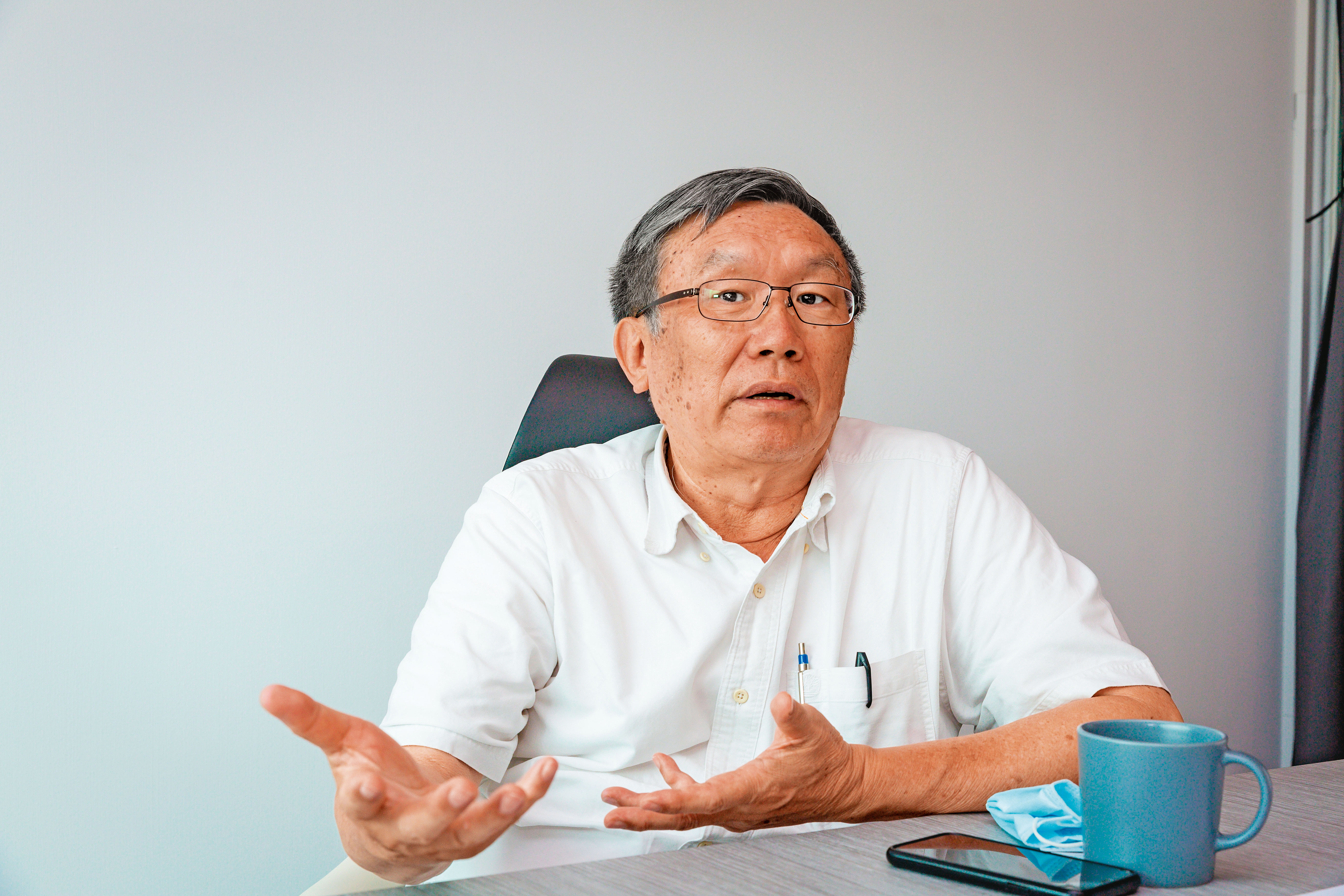 曾忠信日前出面怒控，官田鋼鐵買下商場後，竟不願承受當初合約載明的4.8億元債務。