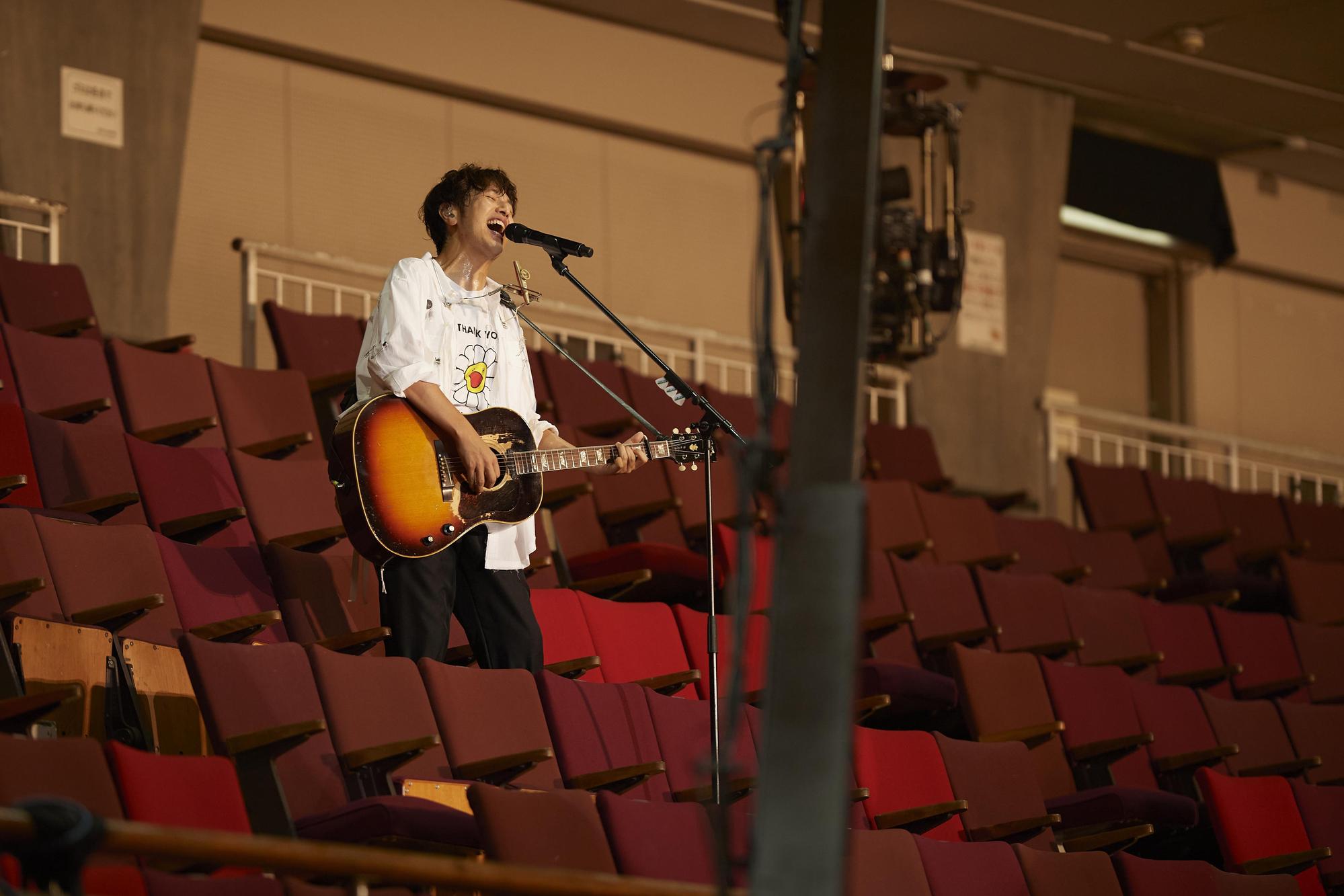 為帶來不同的視覺演出，北川悠仁也走進觀眾席演唱。（太田好治攝，華納音樂提供）