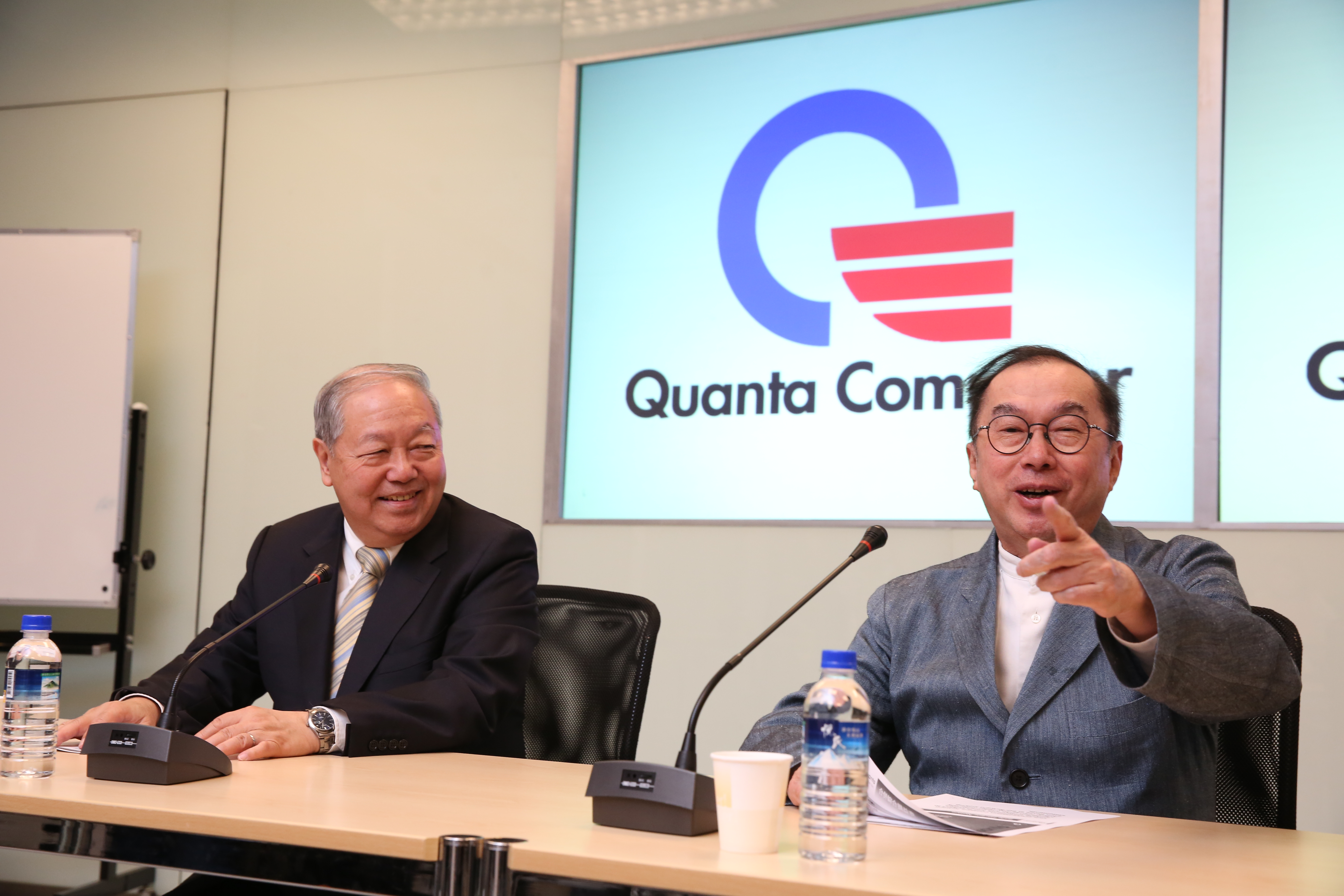 廣達副董事長梁次震（左）、廣達董事長林百里（右）親自出馬搶料。（資料照）