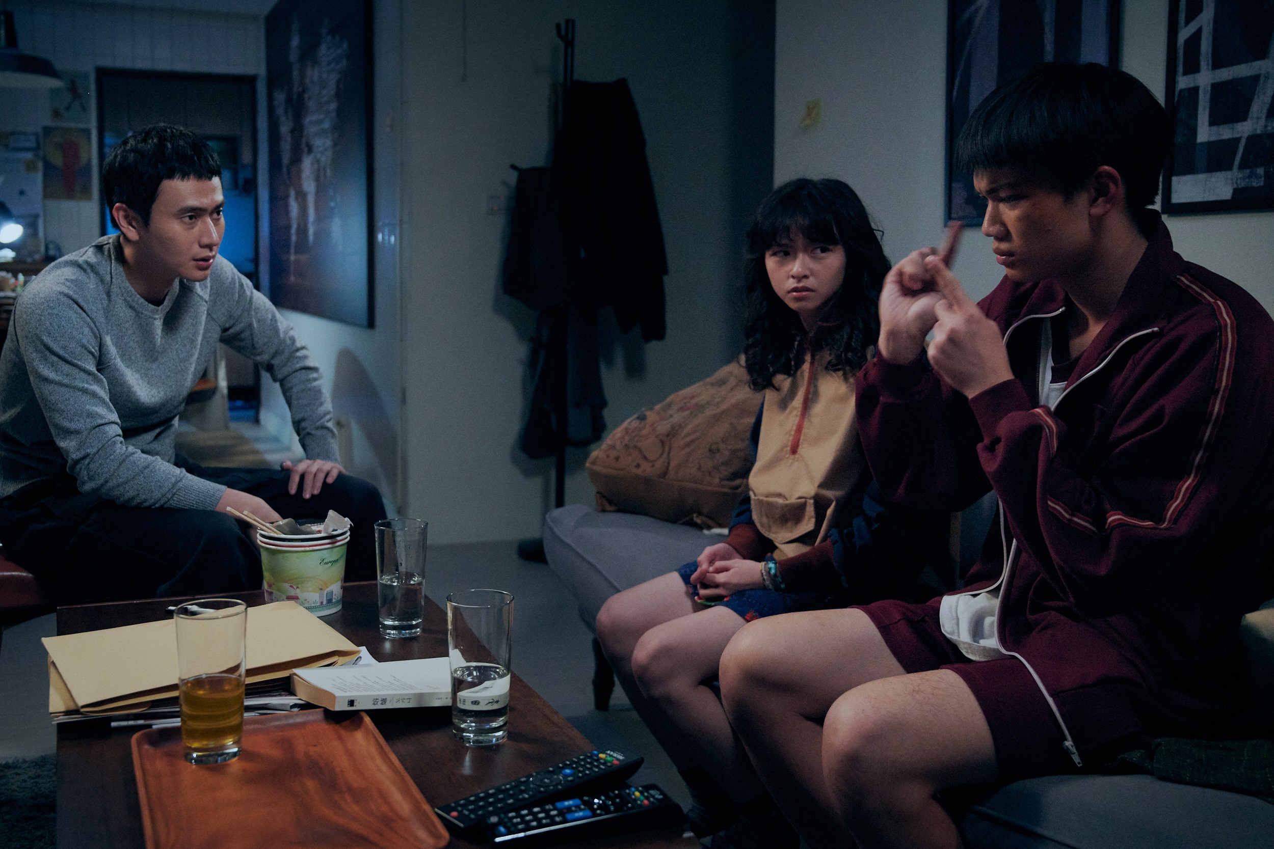 劉子銓(右)與劉冠廷(左)等人演出,他所演出的15歲少年角色吃重。(CATCHPLAY提供)