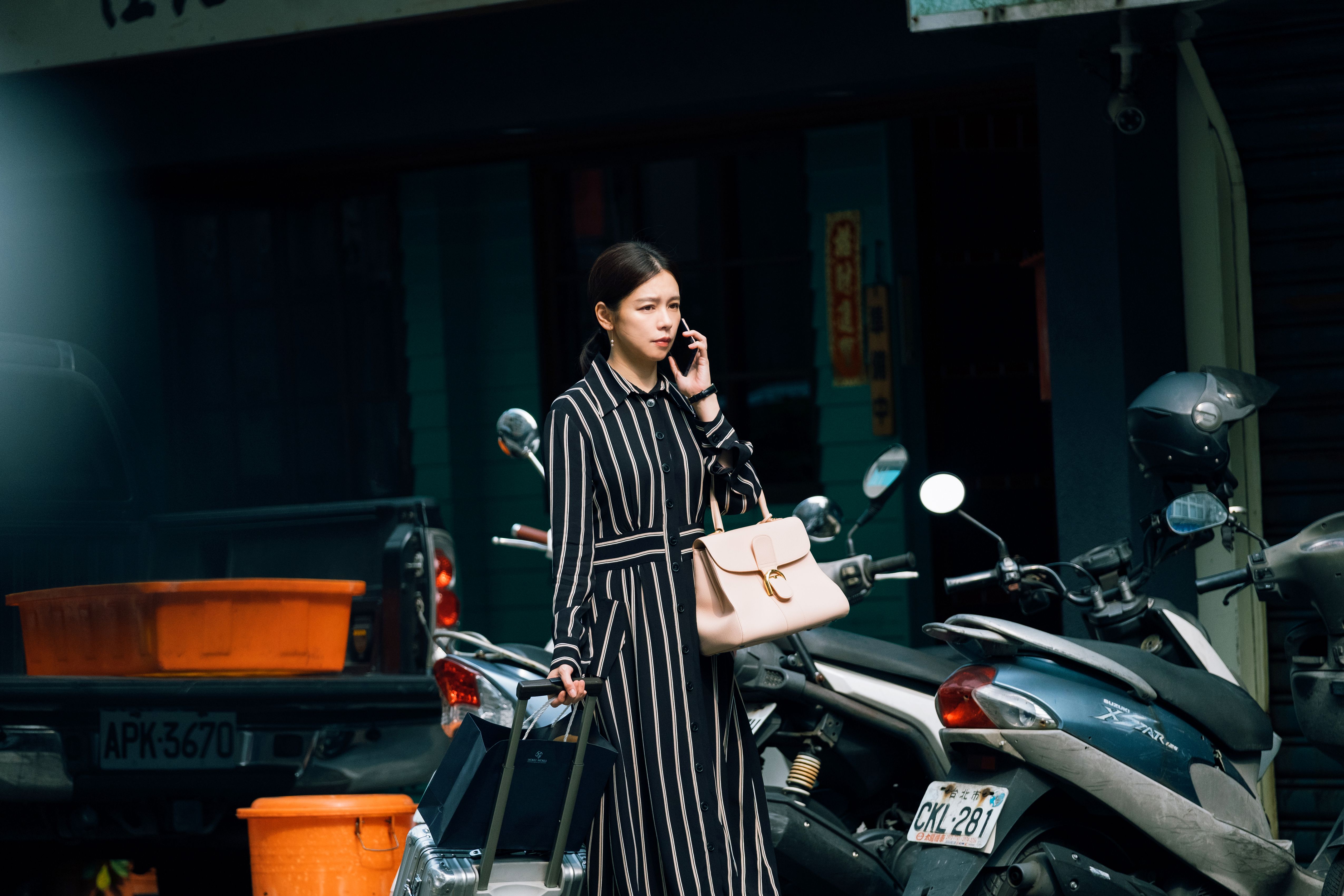 徐若瑄因為對劇情頗有共鳴，也首次擔任電影監製，打理許多拍片事宜。（威視提供）