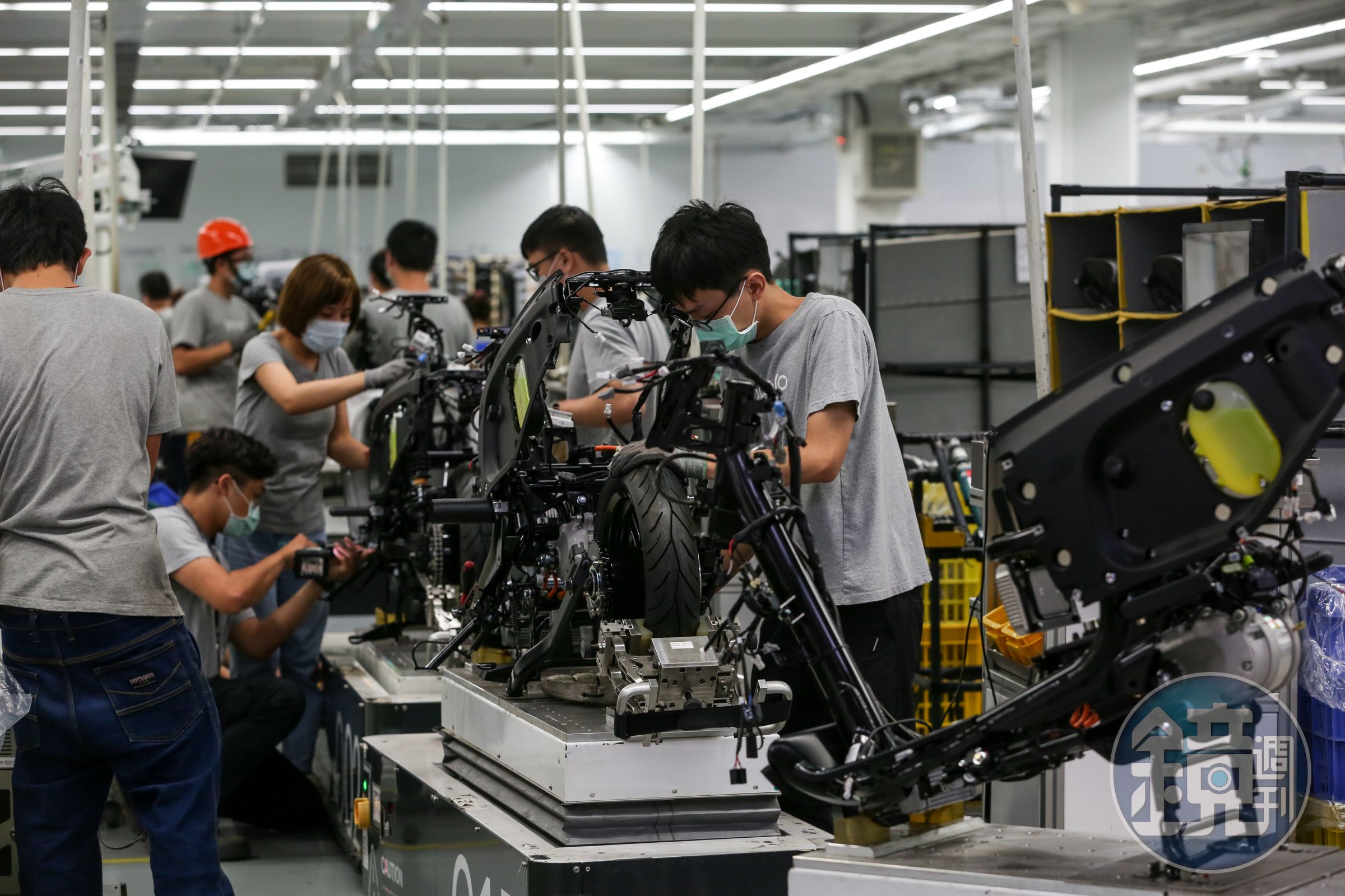 Gogoro廠內以高度自動化取代傳統人力，每個環節各設雲端資料管理工作站。