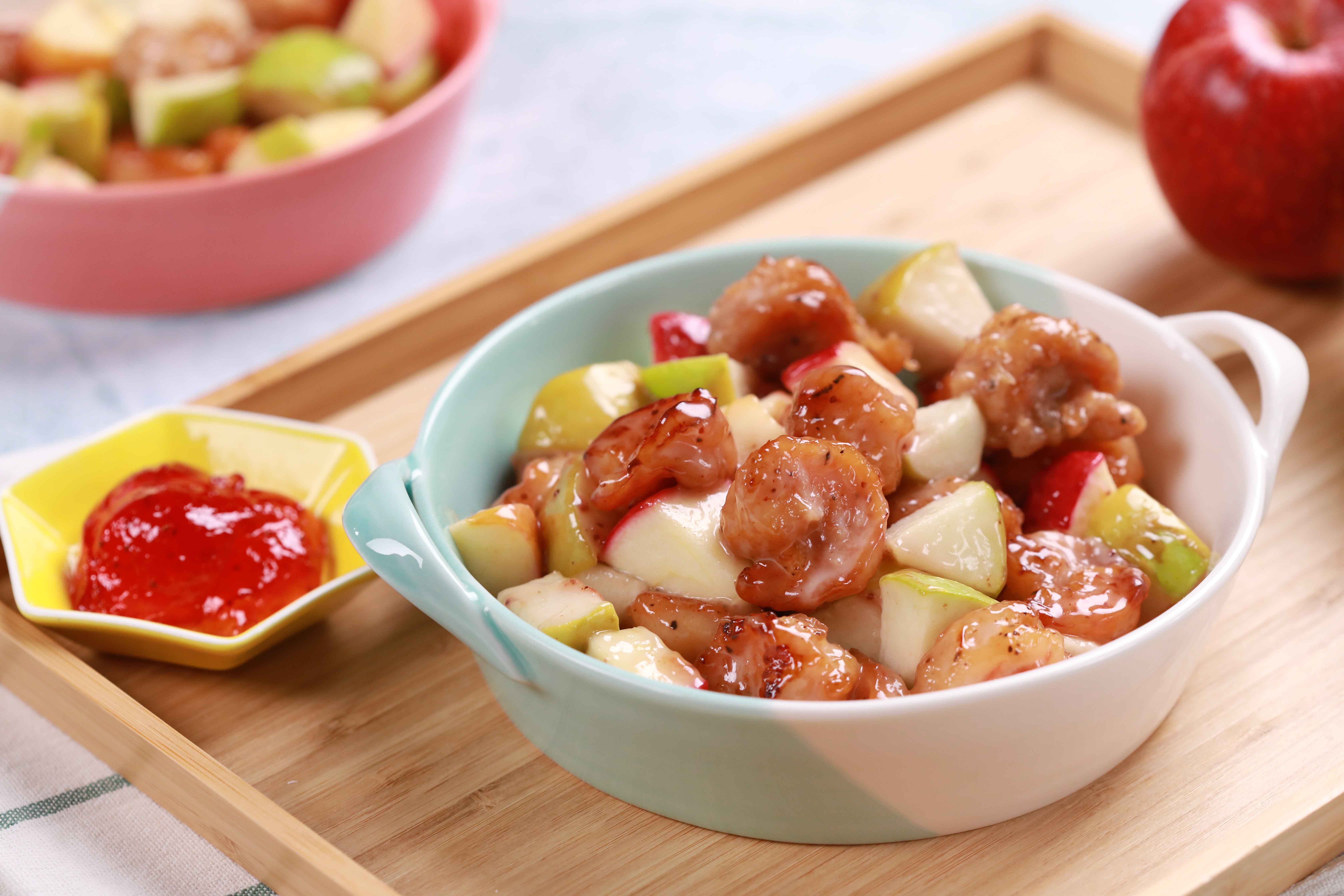 吃膩鳳梨蝦球，不妨試試用草莓果醬做的「阿莓仔金蝦」，還能同時清冰箱。