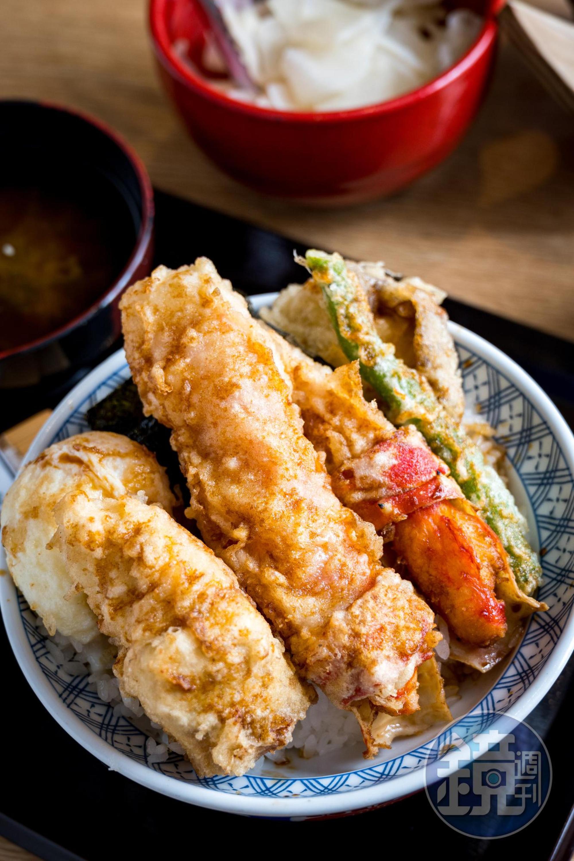 同步推出的「鱈場蟹天丼」適合食量較小者。(單點760元/碗,搭配氣泡飲套餐為840元/份)