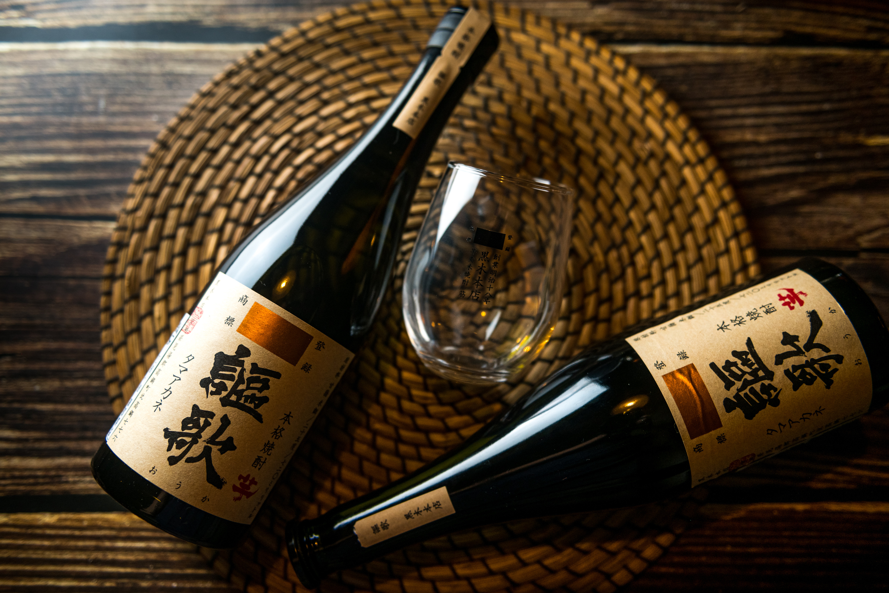 以柑橘香見長的「玉茜」地瓜，釀出的「謳歌」前味是花茶調，尾韻卻飄出控窯燒蕃薯般糖蜜香。（1,500元／720ml瓶）
