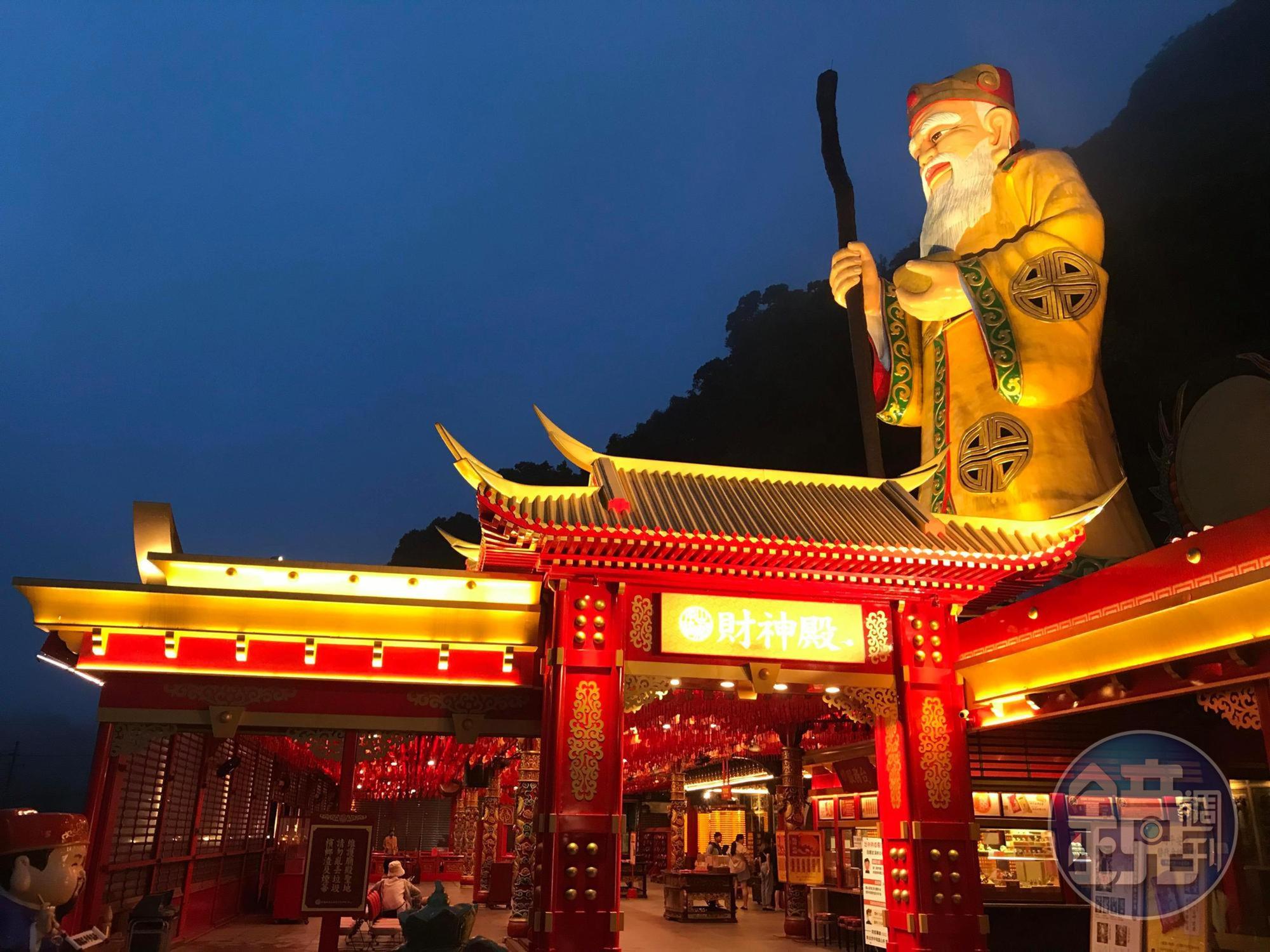 南山福德宮位在海拔300公尺山上,視野開闊,是知名的夜景勝地。(讀者提供)