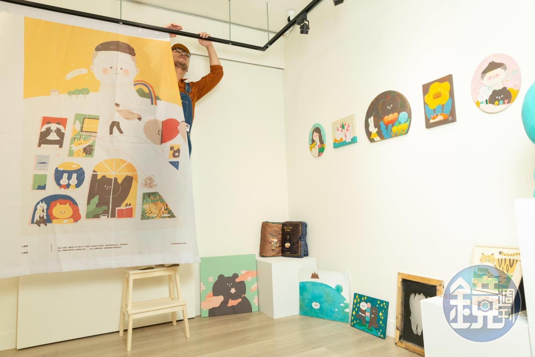 毛毛蟲文創新開設的「貳號基地cafe」設有獨立展覽空間，讓創作者自由規劃策展，完整呈現創作理念。