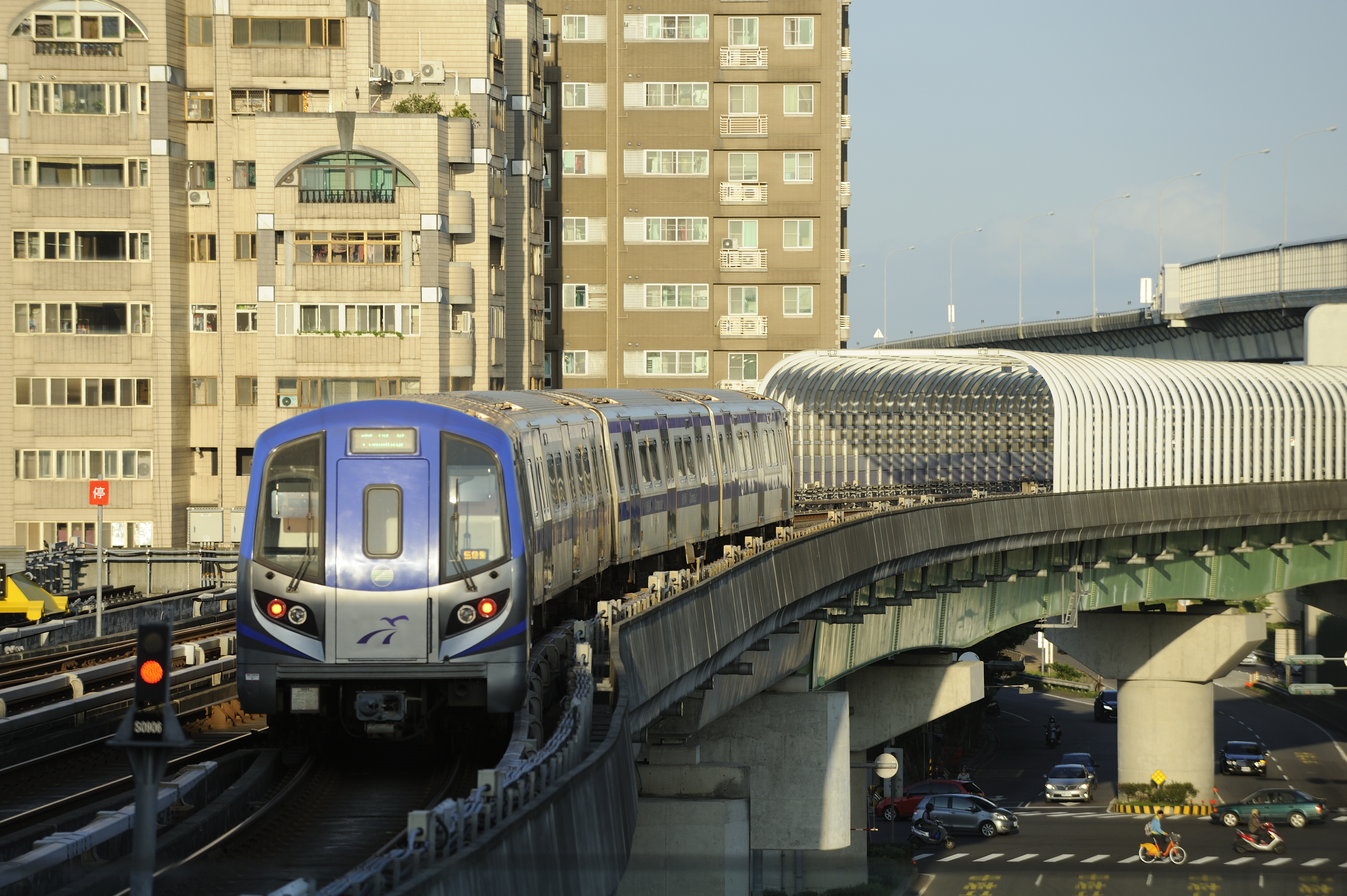 一名50多歲李姓男子搭乘機場捷運，卻在到達A21底站後，遲遲起身未下車，被人發現時已失去呼吸心跳。圖為示意圖。（本刊資料照）