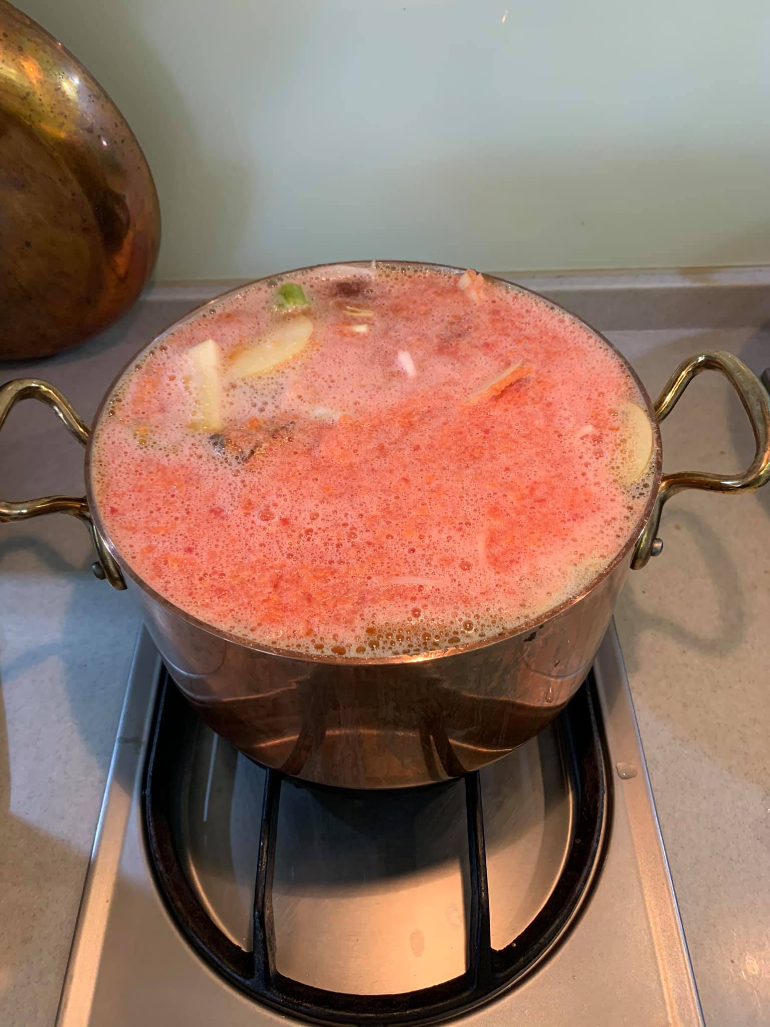 倒入高湯鍋中。