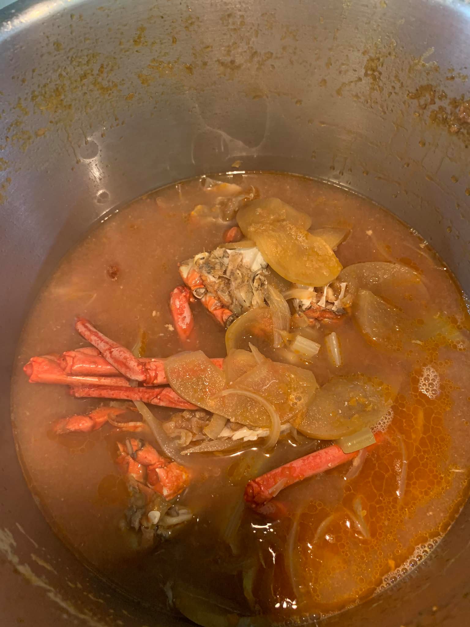 滿是甲殼香的湯頭。