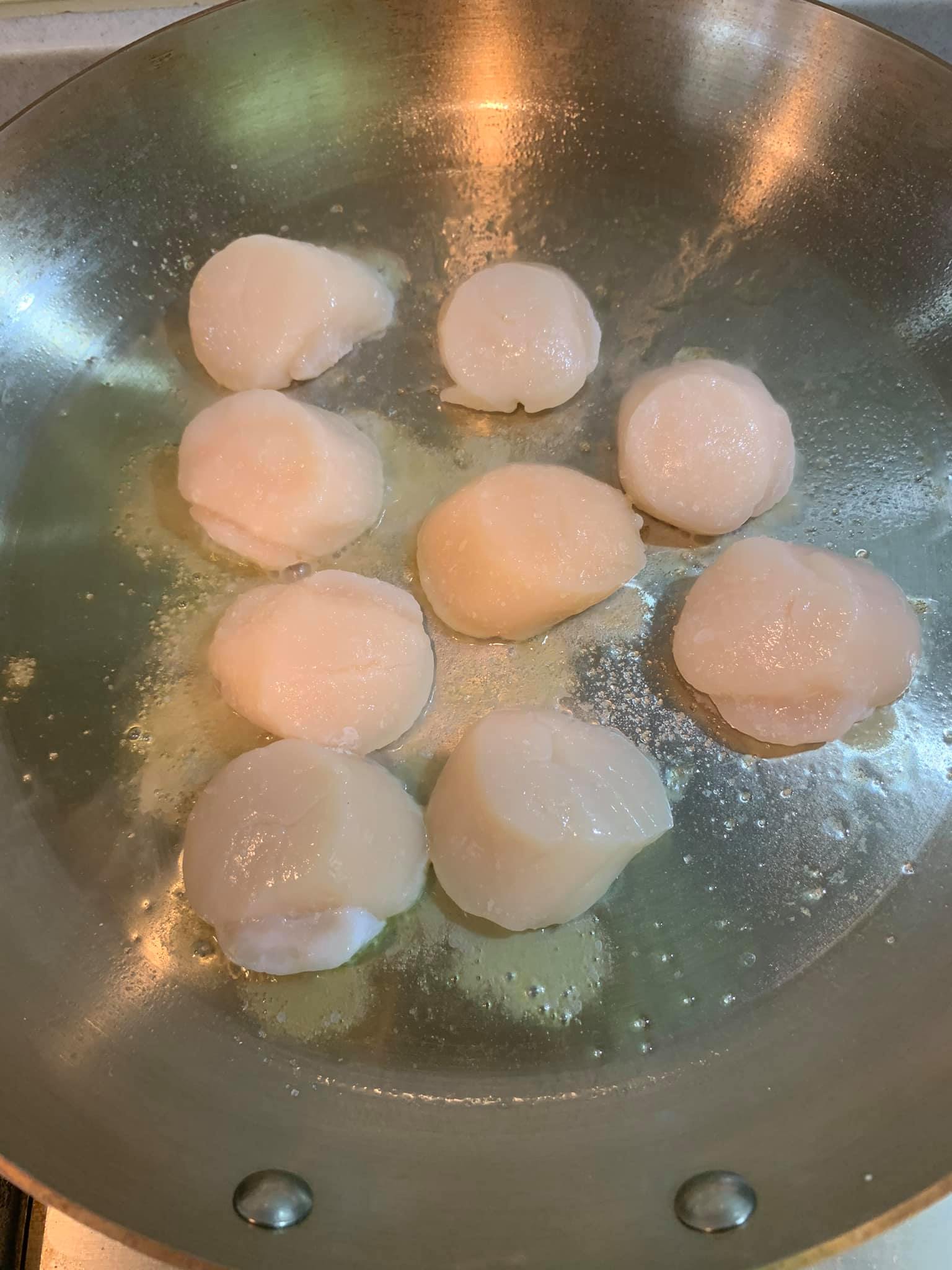 取另一鍋開始煎干貝。