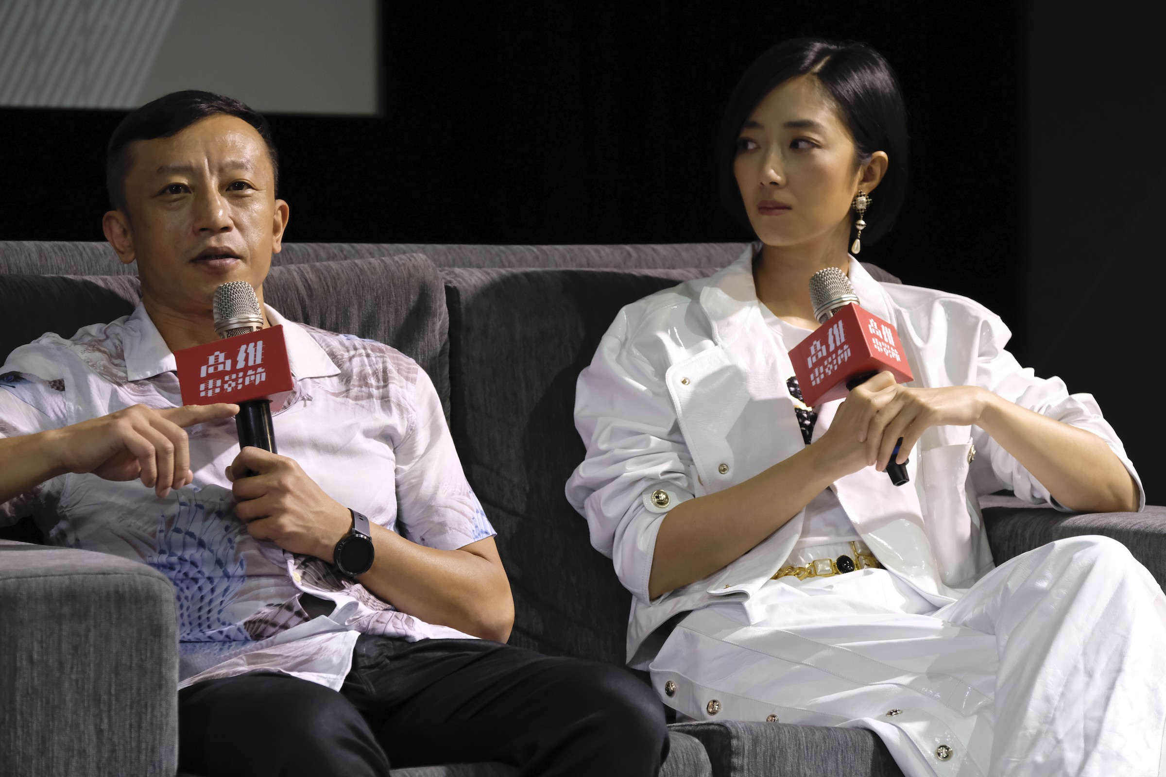 導演楊雅喆(左)、桂綸鎂(右)一起回顧8年前合作《女朋友。男朋友》的經歷。(高雄電影節提供)