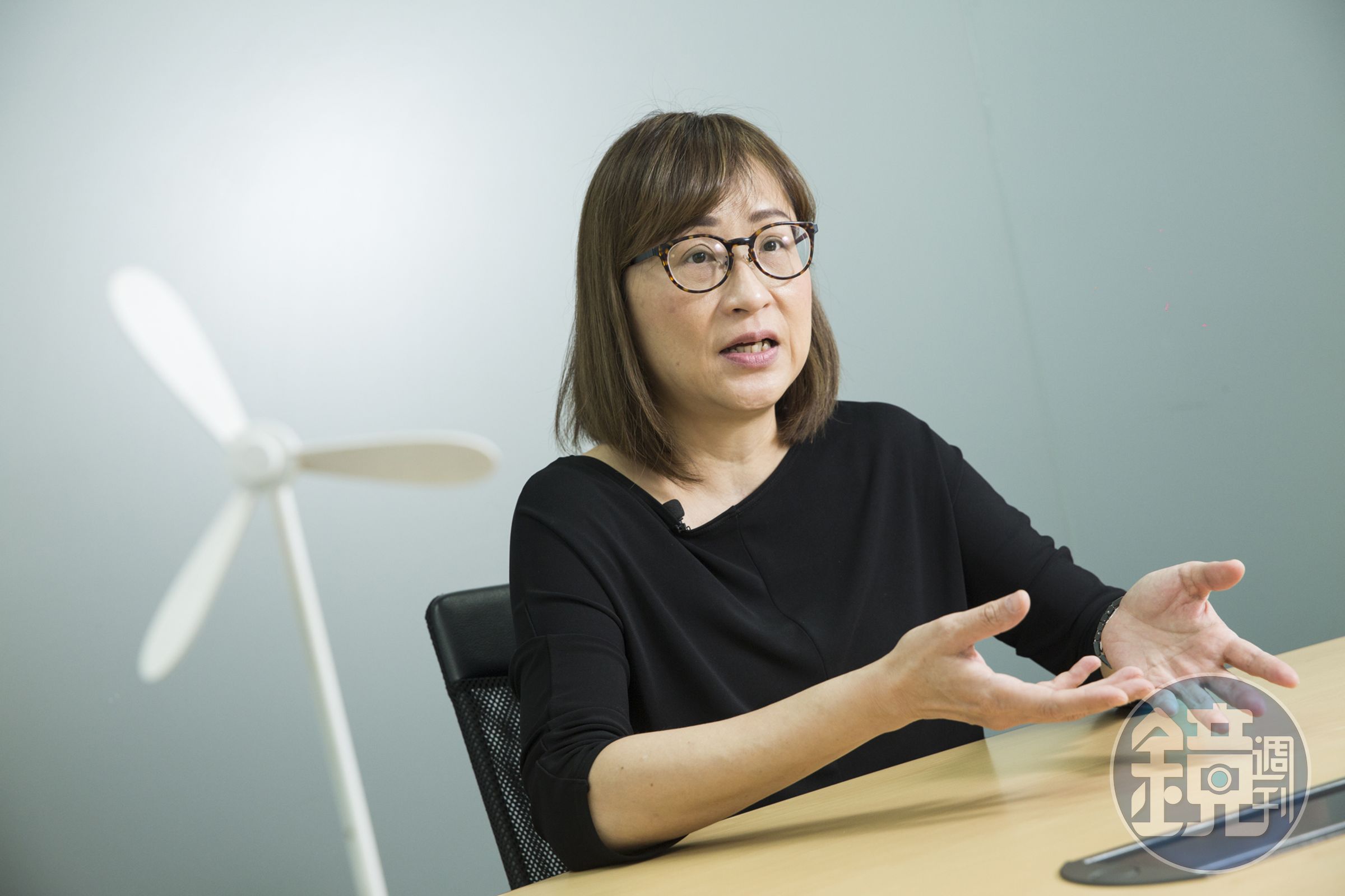 王雲怡原本是記者，19年前轉職投入綠能產業，是風力發電的重要推手。