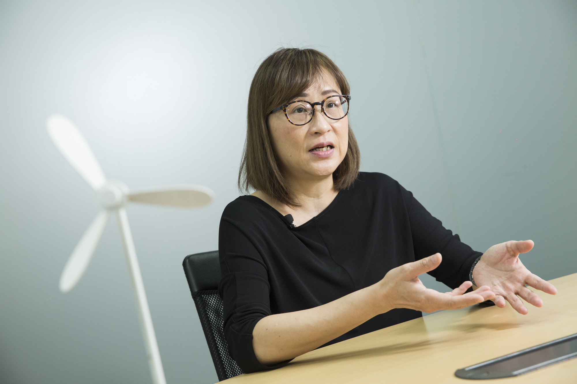 王雲怡原本是記者，19年前轉職投入綠能產業，是風力發電的重要推手。