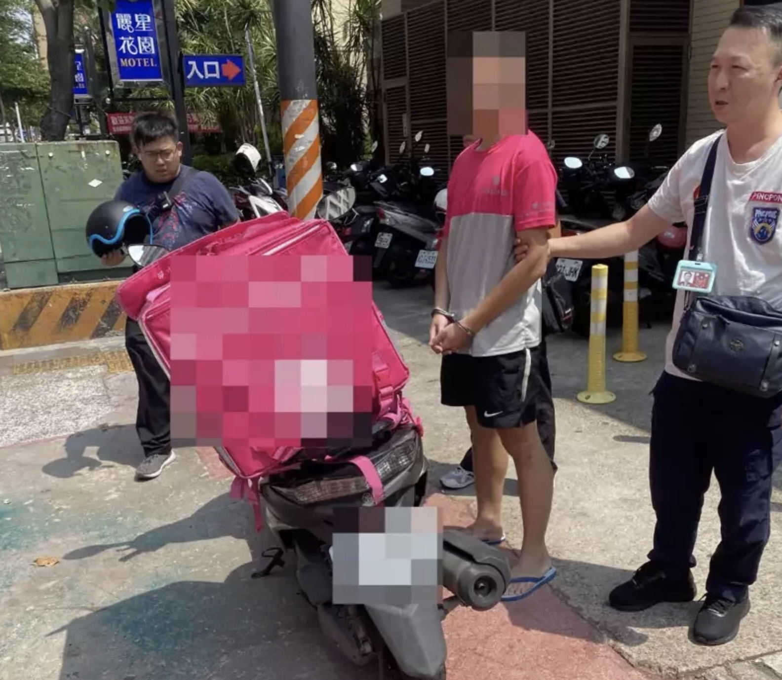 警方抓獲一名販毒男子,對方竟偽裝成外送人員掩人耳目。(翻攝畫面)