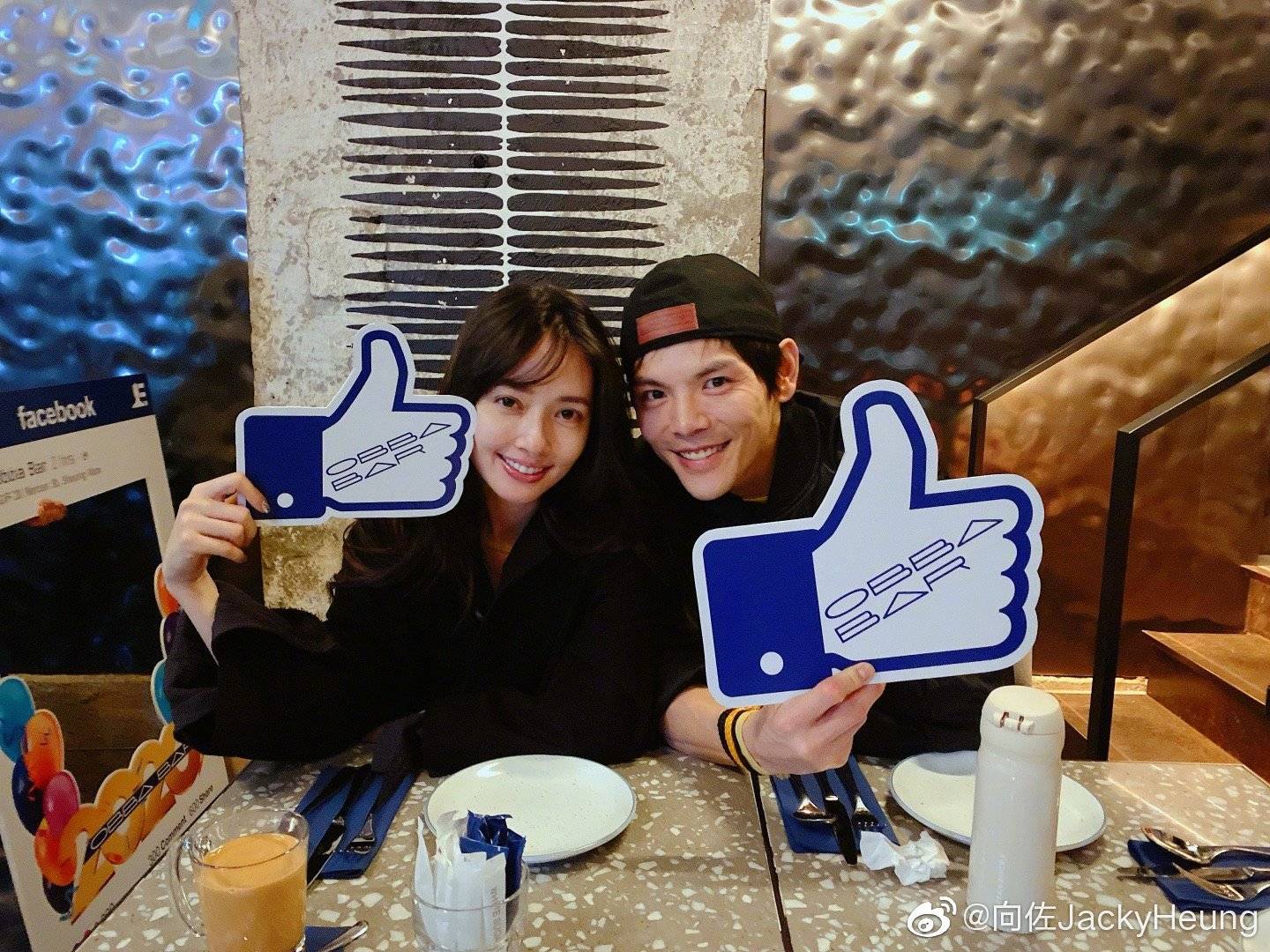 郭碧婷中秋節產下女寶寶，不僅老公向佐來陪產，公婆向華強夫婦也來陪媳婦。（向佐微博）