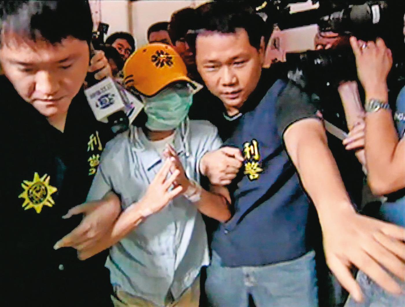 警方在吳女(中)電腦內發現預留的遺書,吳女才坦承事先就計畫殺害學生A女。(東森新聞提供)
