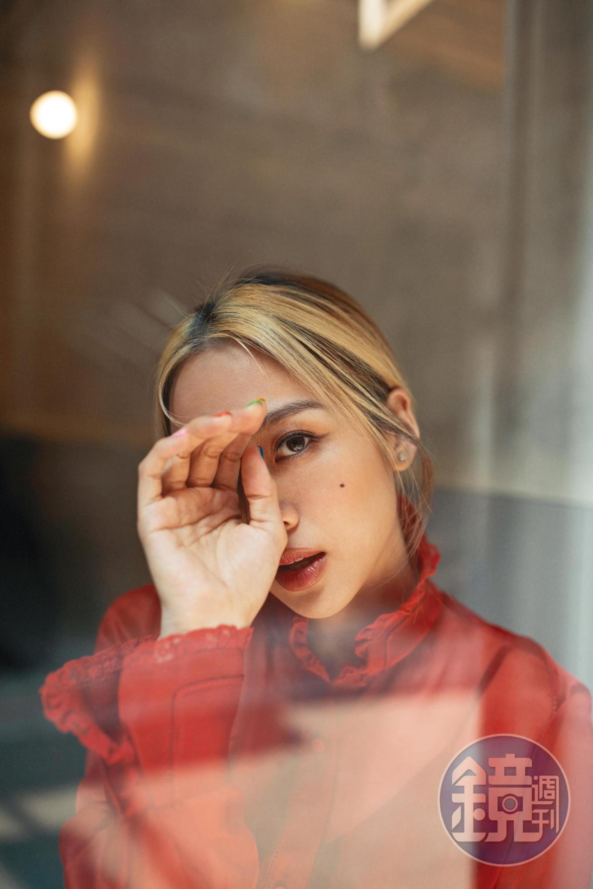 就算可能沒自信,吳映潔是這樣走過來的,「看看鏡子,還是要相信自己可以表現漂亮的樣子。」