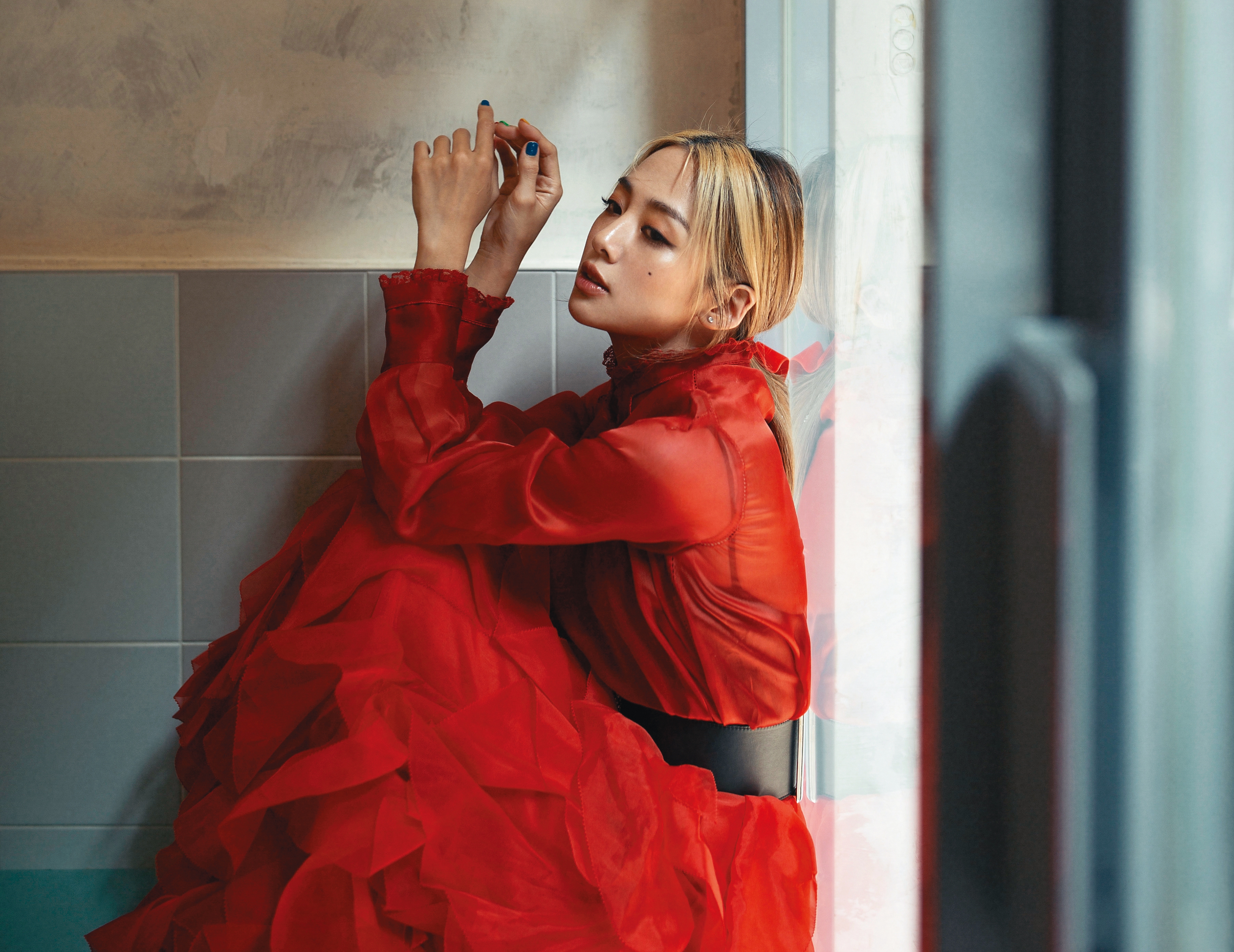 吳映潔的個性有張揚的一面,但有很深一部分被她自己保護著。「覺得這個人好像不適合跟我做朋友,就會自己屏蔽,我比較難交朋友。」