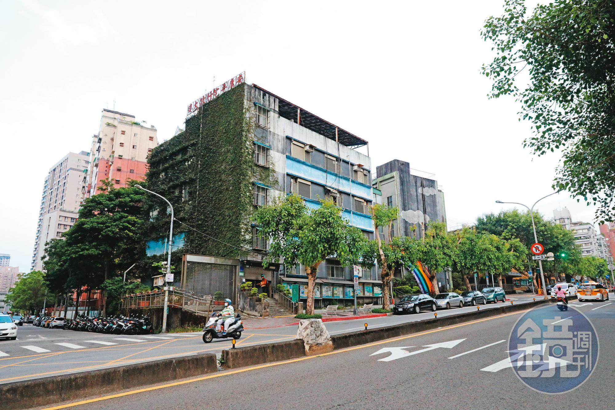 安康平價住宅位於北市文山區興隆路四段,由於社區範圍大、住戶多,社會局在此設立社工辦公室就近輔導。