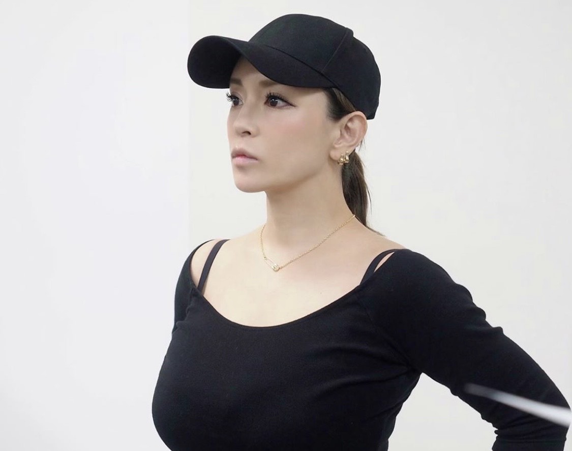 去年底未婚生子的濱崎步，生日當天宣布再懷二胎，孩子生父依舊成謎。（翻攝自濱崎步IG）