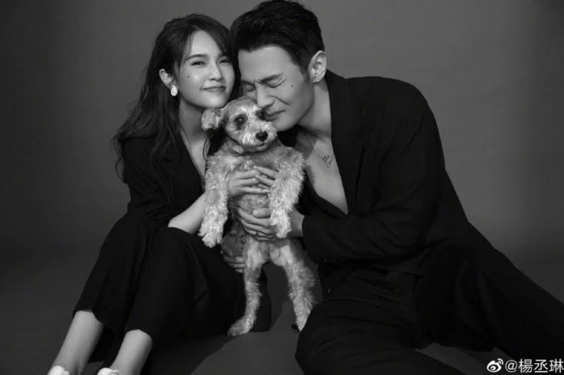 李榮浩與楊丞琳結婚1週年了，不過因疫情，兩人農曆年後就沒再碰面。（翻攝自楊丞琳微博）
