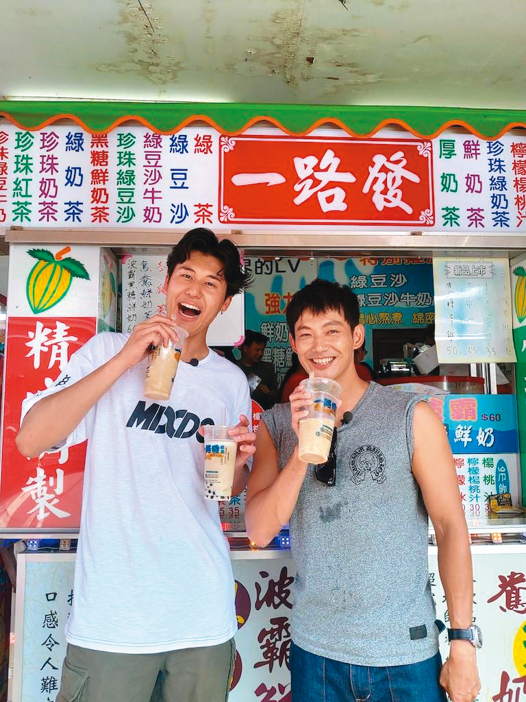 風田(左)跟威廉(右)曾在《食尚玩家熱血48小時》節目大受好評,因此兩人也被《綜藝玩很大》列入新主持人的入選名單。(TVBS提供)