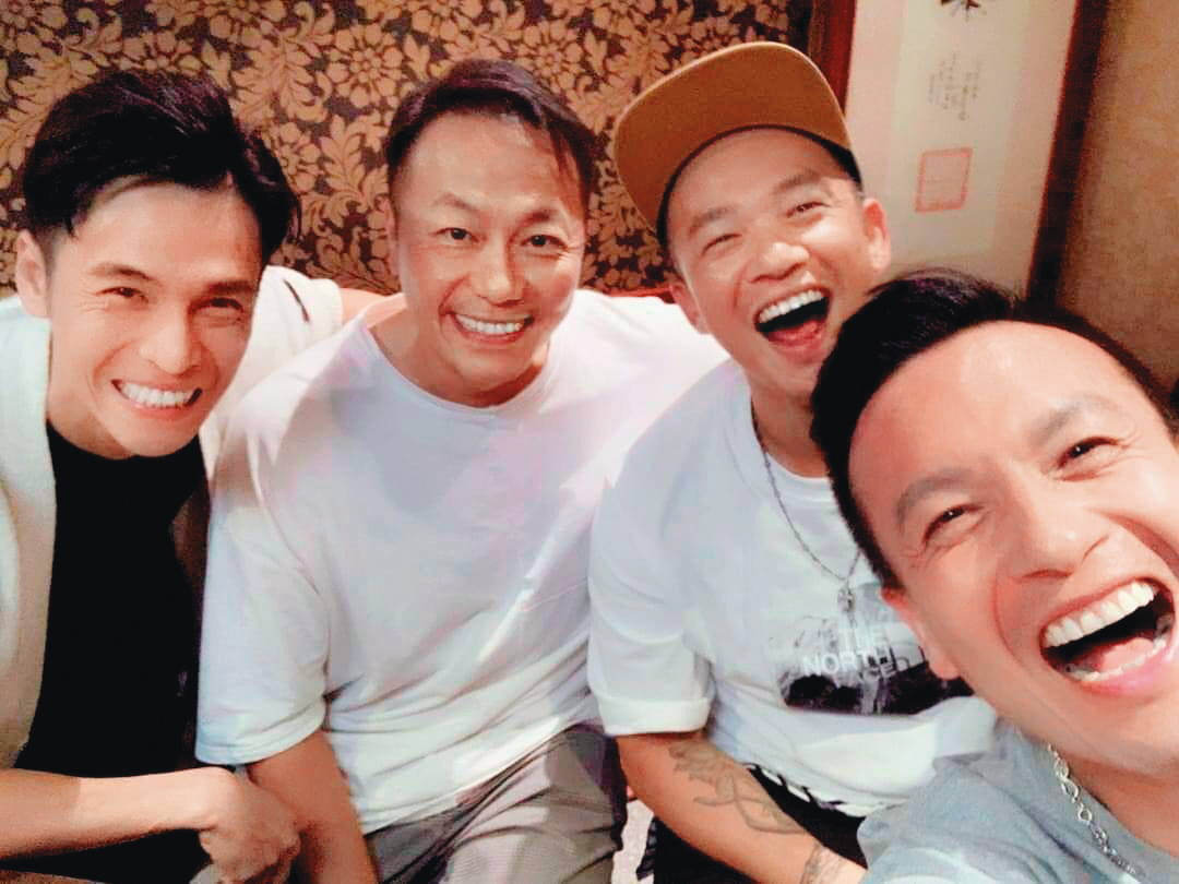 《快樂有go正》結束至今已有10多年之久,眾人開心聚餐後,GINO(左起)、張克帆、 阿Ben和小鐘開心自拍。