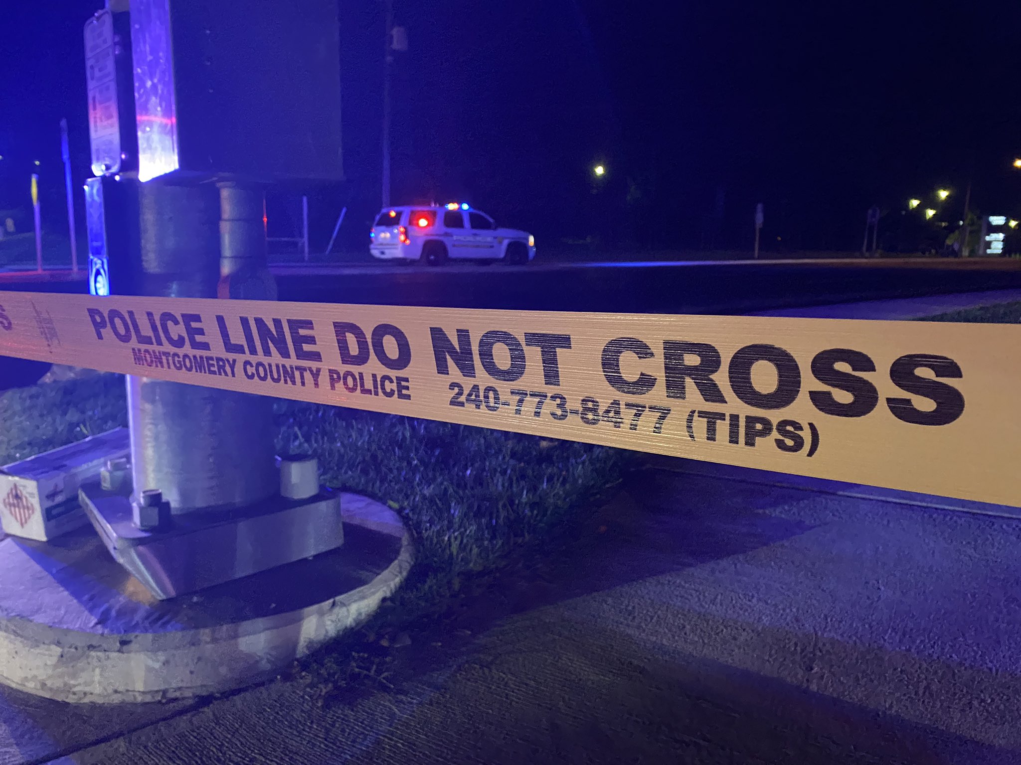 美國總統川普住院外出現可疑背包，警方確認後所幸只是虛驚一場。（翻攝自Twitter）