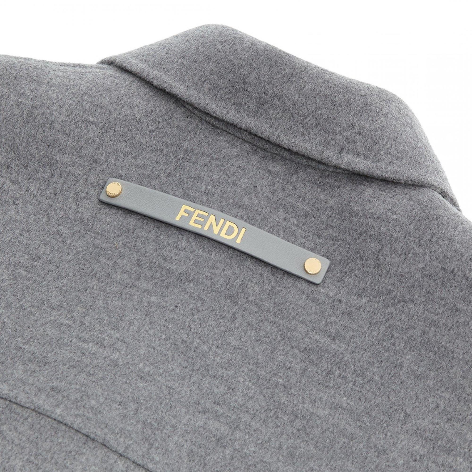 可以有個人專屬燙印服務的FENDI造型風衣。NT$122,000（FENDI提供）