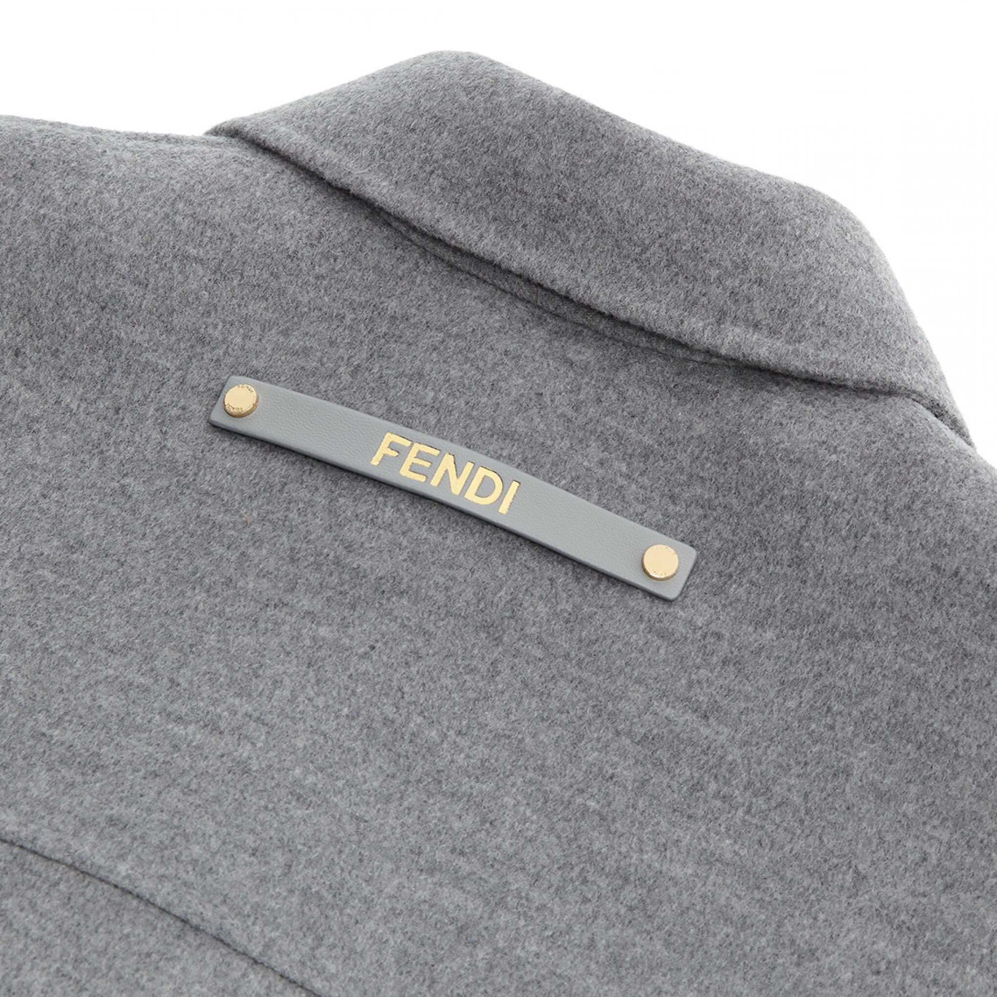 可以有個人專屬燙印服務的FENDI造型風衣。NT$122,000（FENDI提供）