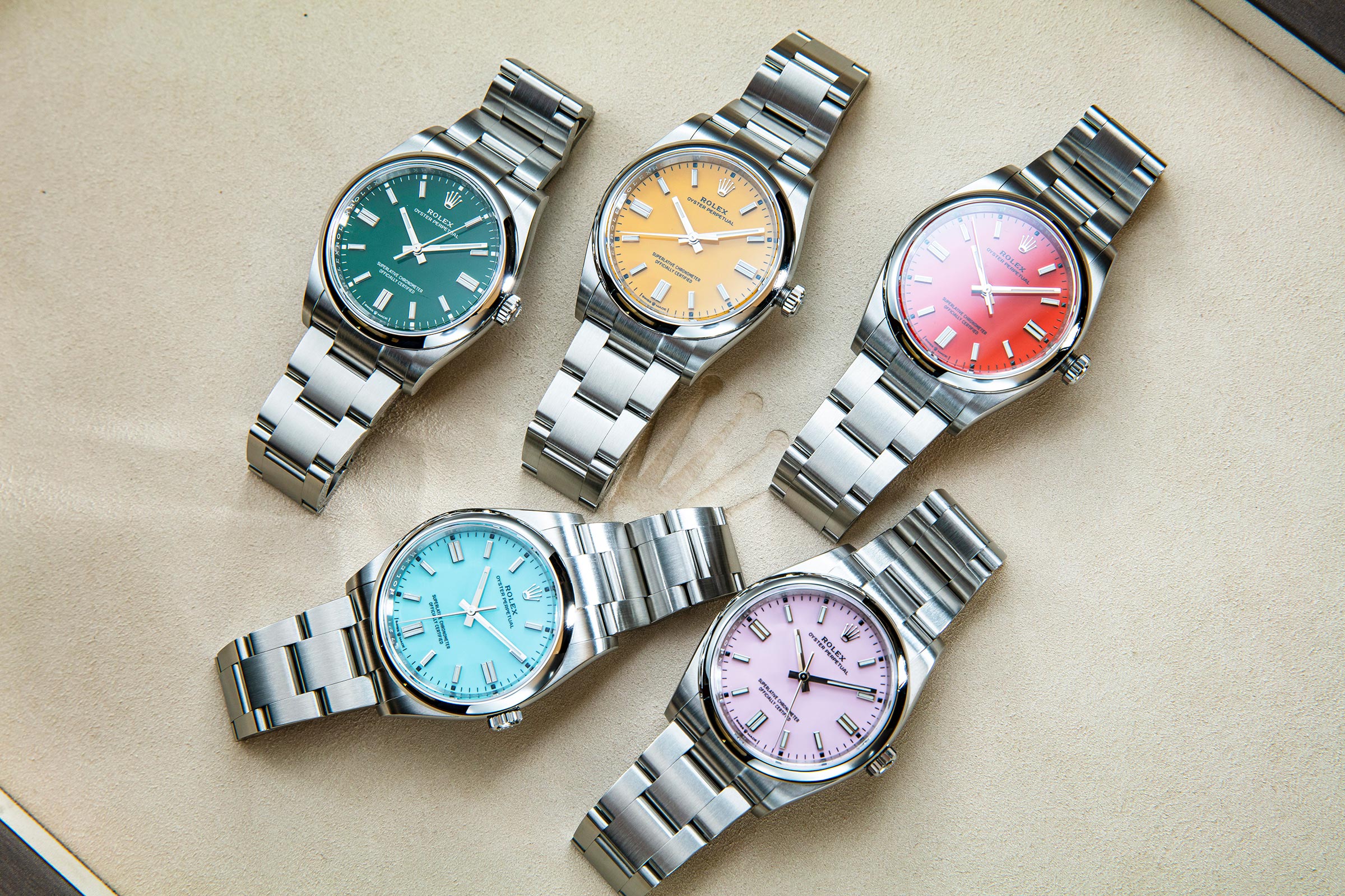 殼型線條固然重要，但面盤顏色更能影響你對手錶的第一印象。就像你看到下面這張照片，這麼繽紛的顏色，想不到竟然會是勞力士？