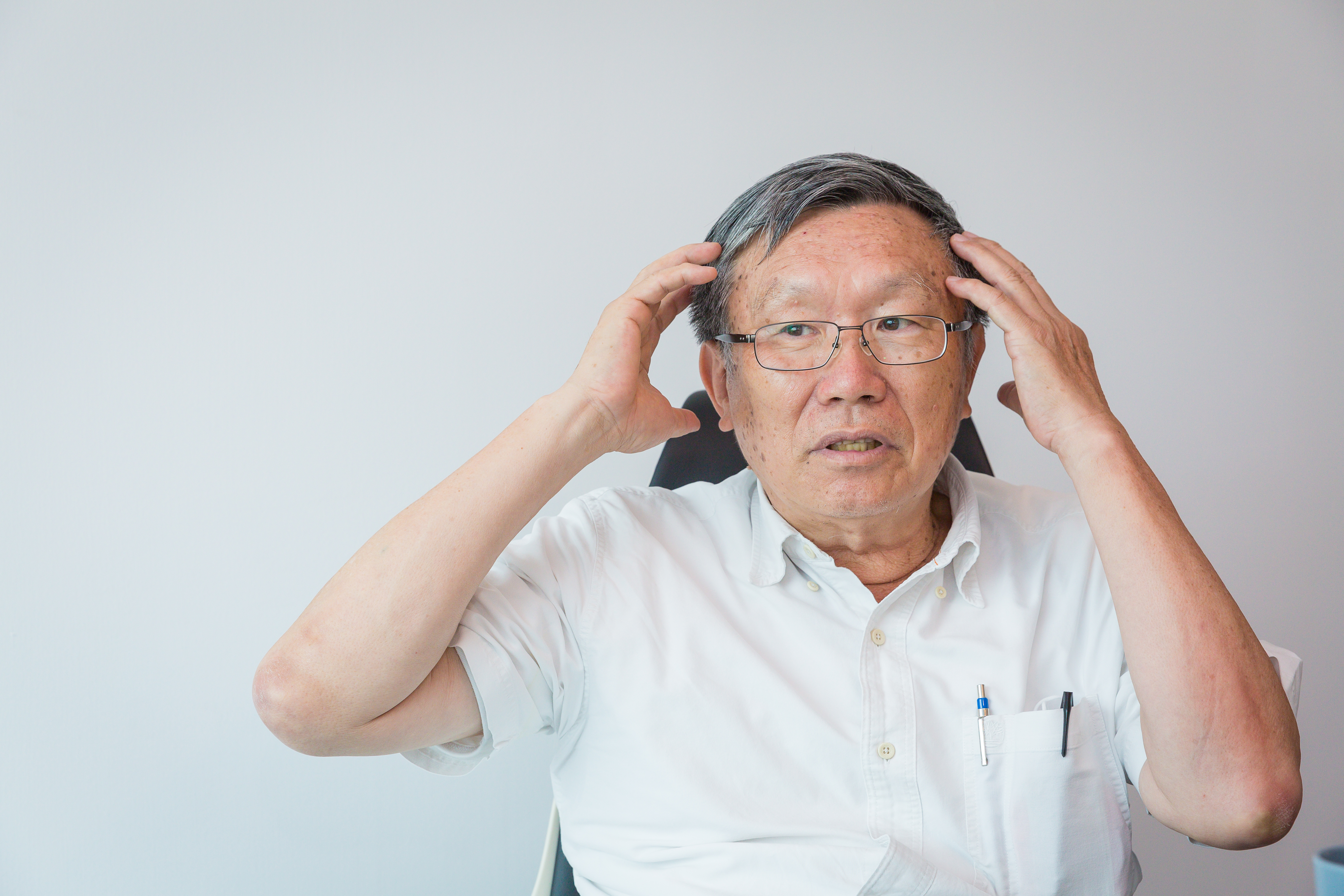 曾忠信日前出面怒控,官田鋼買下商場後竟不願承受當初合約載明履約保證的4.8億元債務。