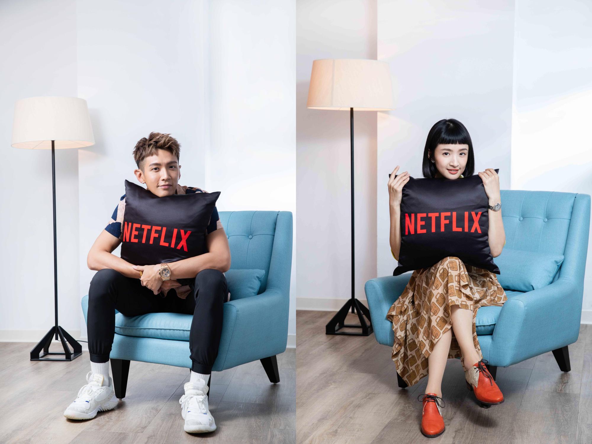 柯震東(左)、林依晨(右)與大家相約Netflix收看《打噴嚏》。(Netflix提供)